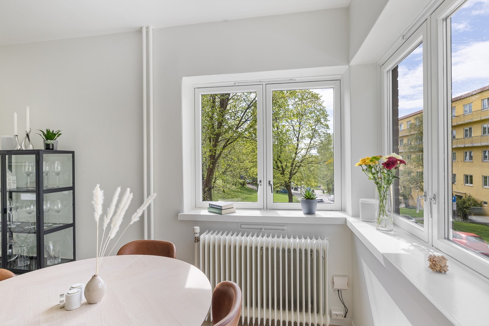 - Inne fra boligen virker det som du oppholder deg lenger opp i etasjene - Galleribilde