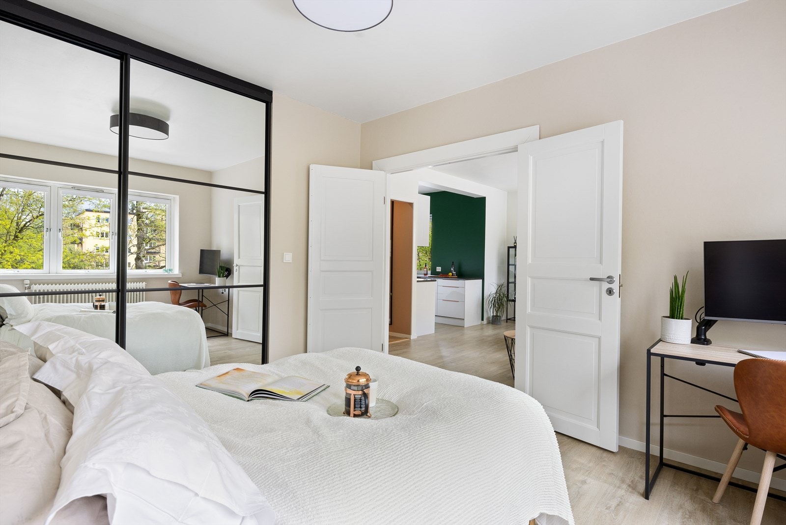 - Rommet oppleves romslig, og det er plass til ytterligere oppbevaringsløsninger om ønskelig - Galleribilde