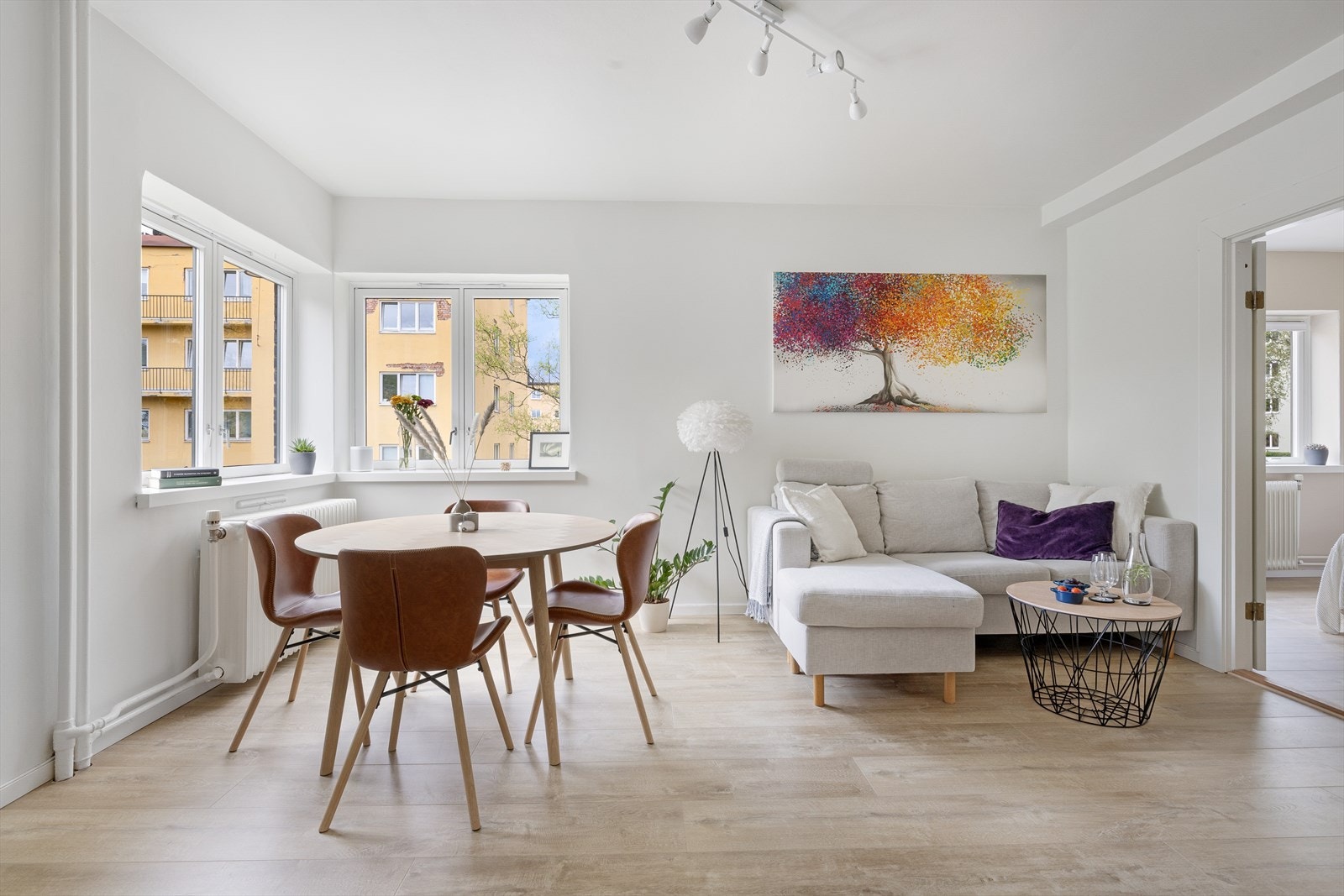 - Det ble i 2020 lagt nytt gulv i hele leiligheten med varmefolie i stuesonen - Galleribilde