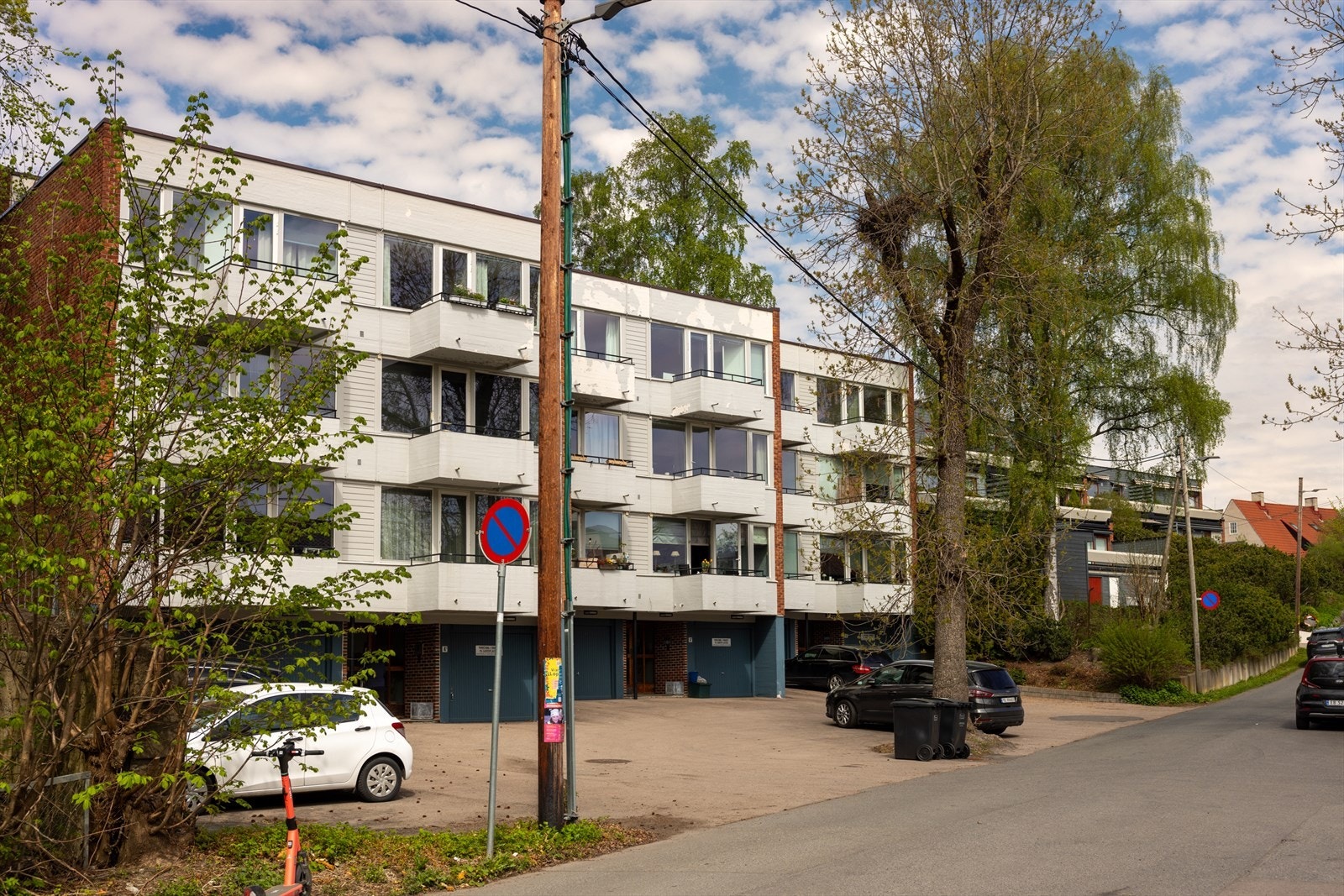 Leiligheten ligger i byggets toppetasje Galleribilde