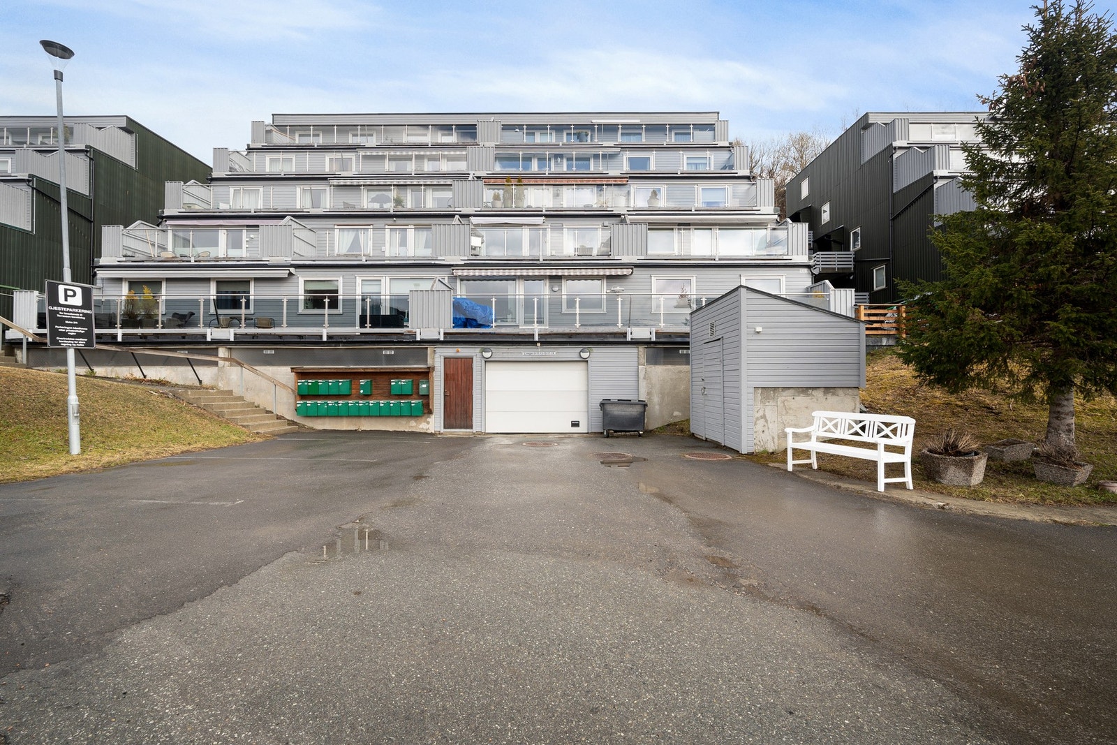 Enkel adkomst inn i garasjeanlegget Galleribilde