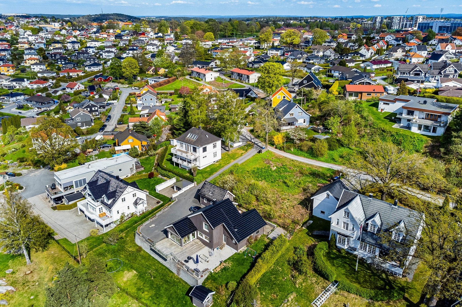 Tomten representerer en sjelden anledning i et ellers utviklet og veletablert boligområde. Galleribilde