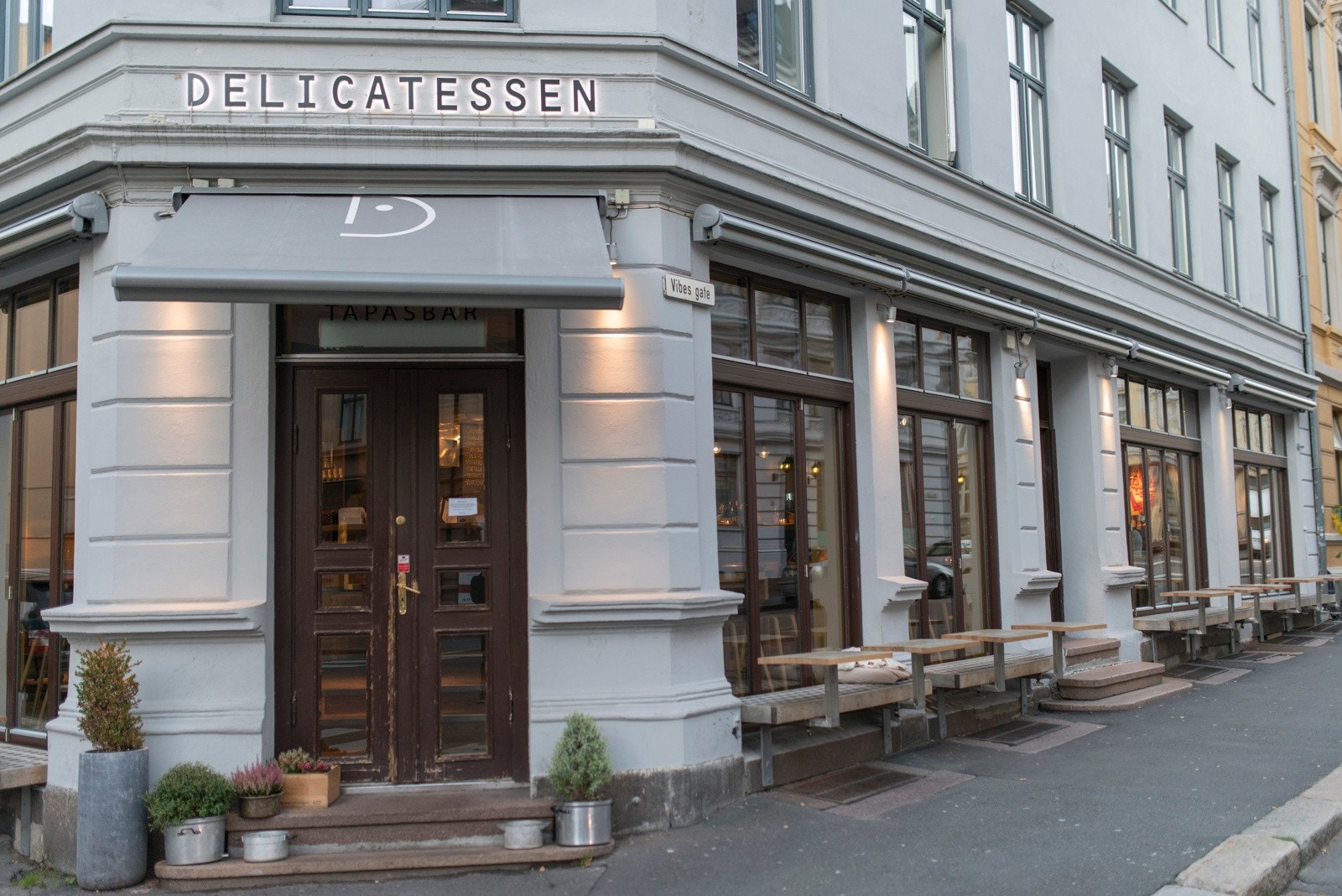 Det er flere restauranter innen gangavstand fra leiligheten. Galleribilde