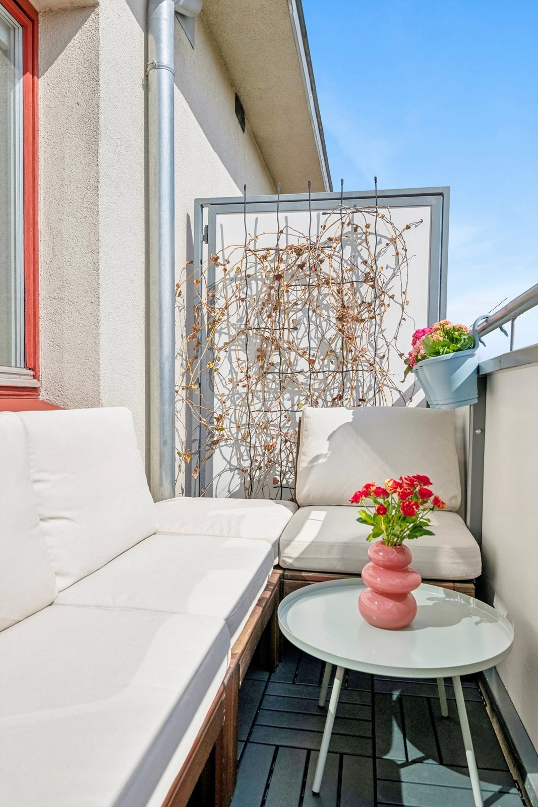 God plass til sittegruppe og grill Galleribilde