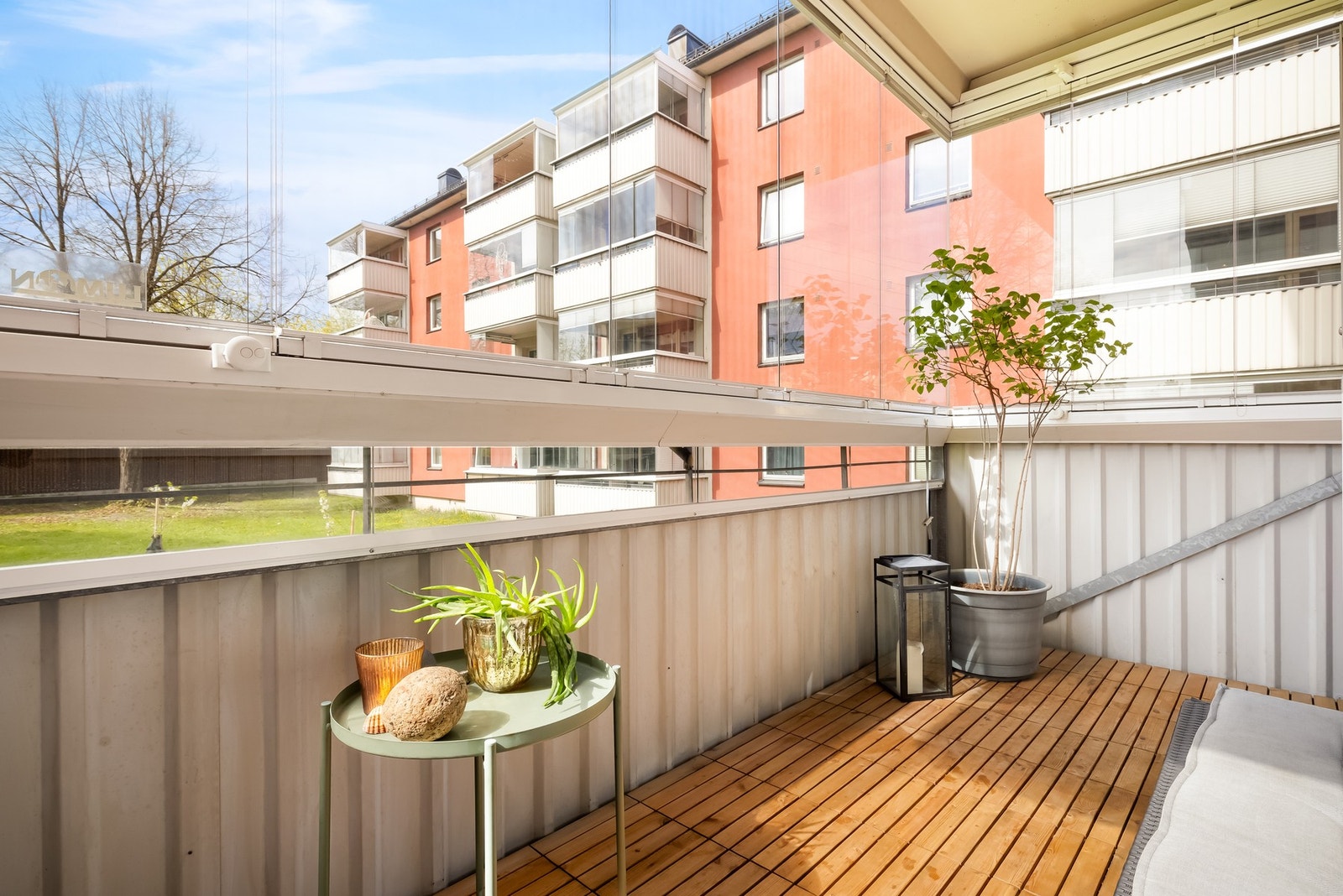 Dette er en lys og hyggelig 3-roms leilighet beliggende i høy 1.etasje. Galleribilde