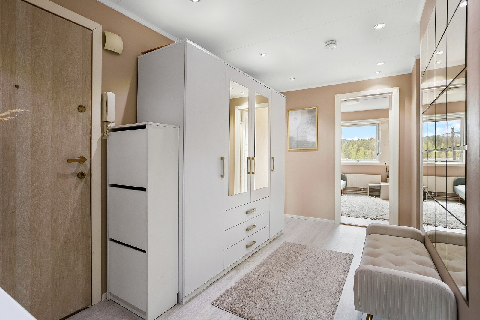 Velkommen inn til det som kan bli ditt/deres nye hjem - Heisadkomst til 7. etasje. Galleribilde