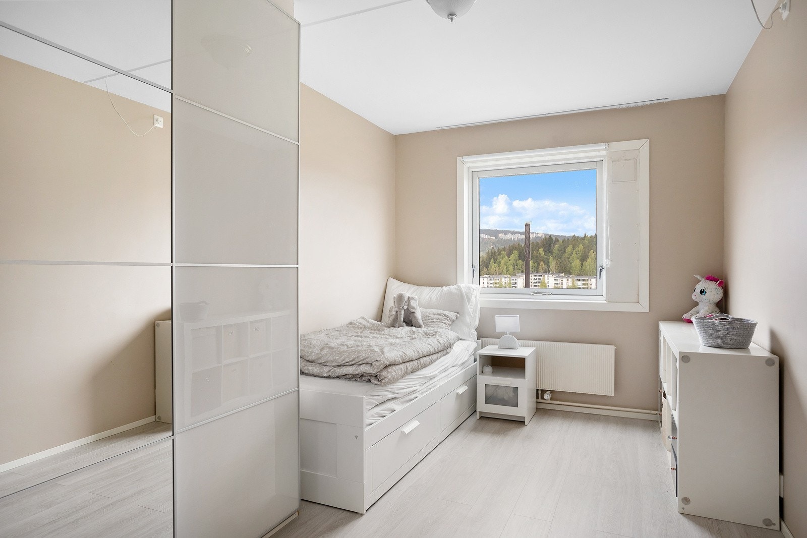 Soverom 2 - Boligens andre soverom passer perfekt som barnerom Galleribilde