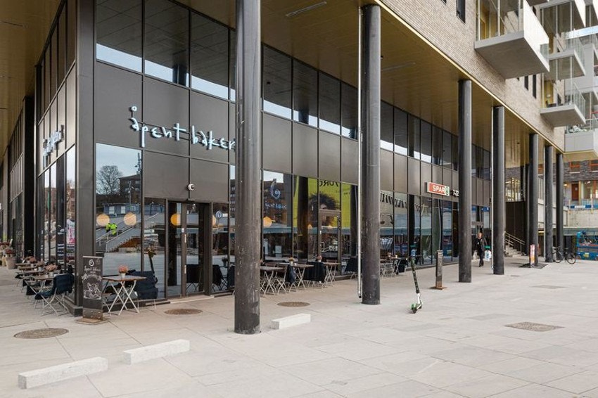 I nærområdet er det Åpent bakeri, dagligvarehandel og restauranter Galleribilde