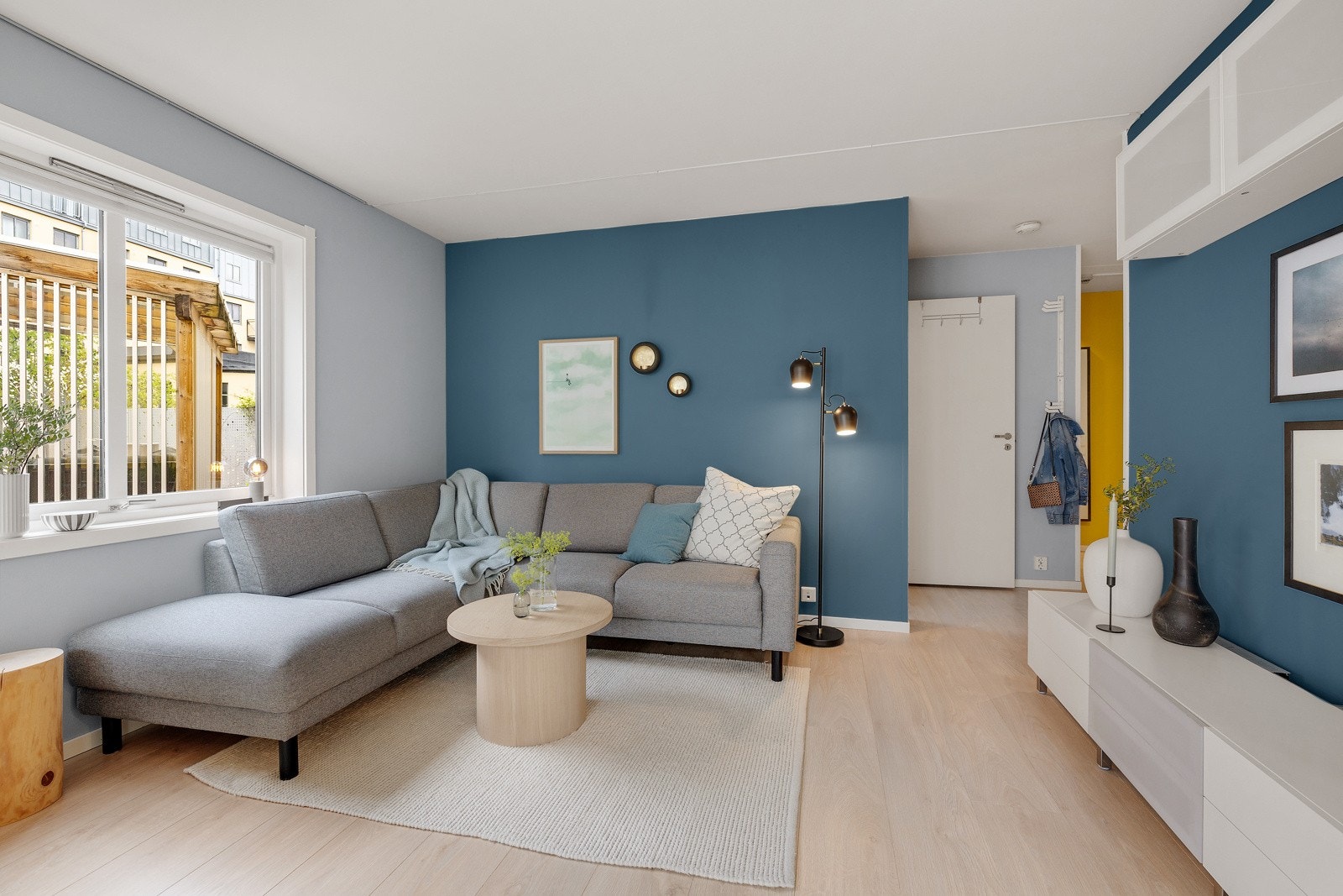 Her er det plass til sofaseksjon og medievegg. Galleribilde