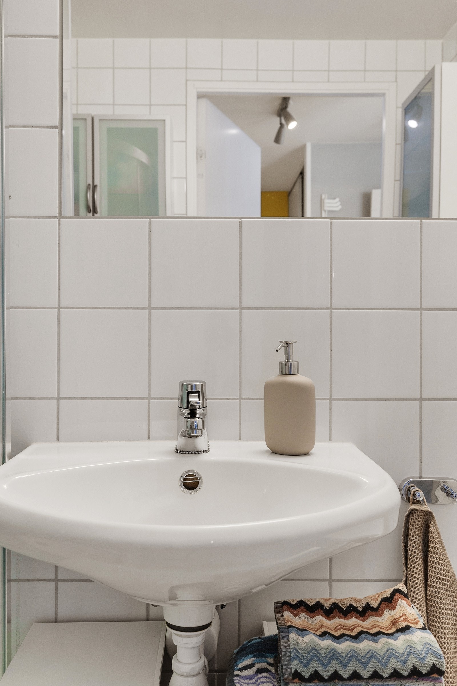 Tidsriktige baderomsmøbler. Galleribilde