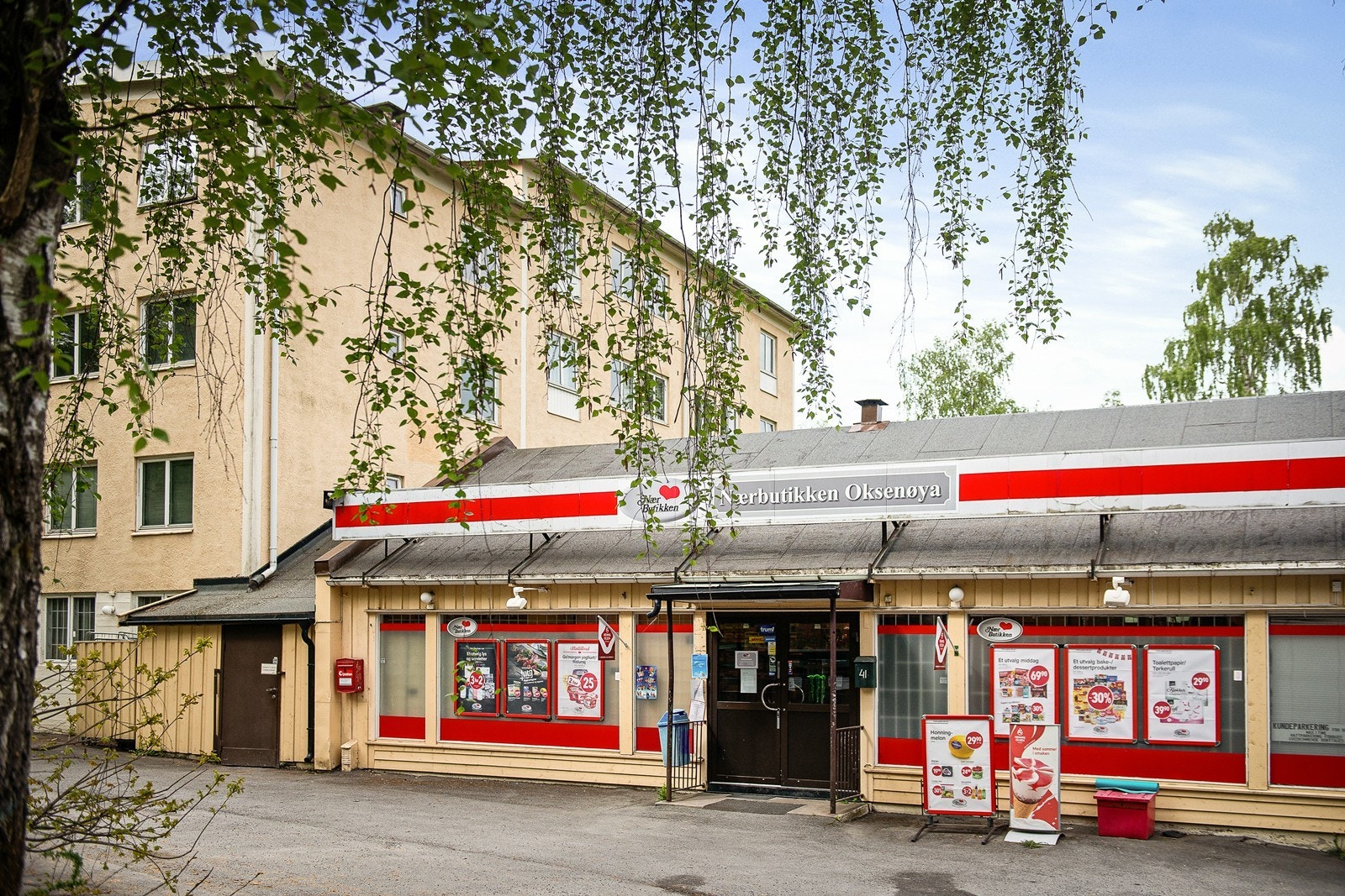 Nærbutikken Oksenøya ligger rett rundt hjørnet, her er det også søndagsåpent. Galleribilde
