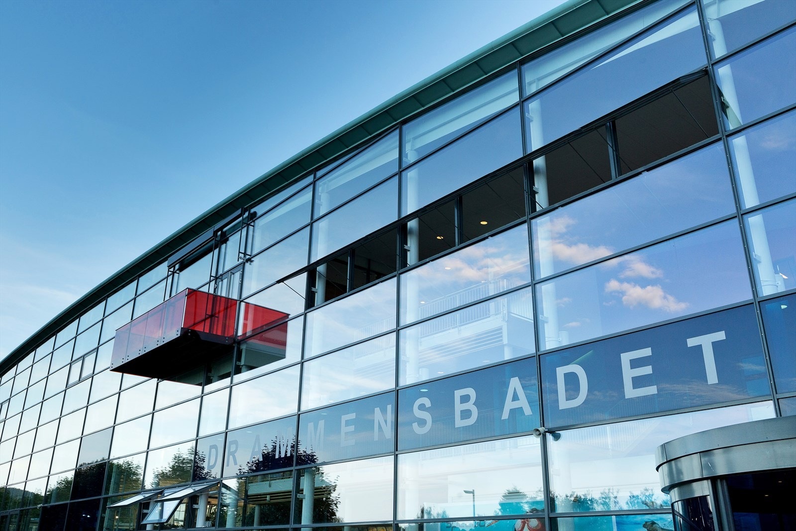 Drammensbadet ligger i umiddelbar nærhet Galleribilde