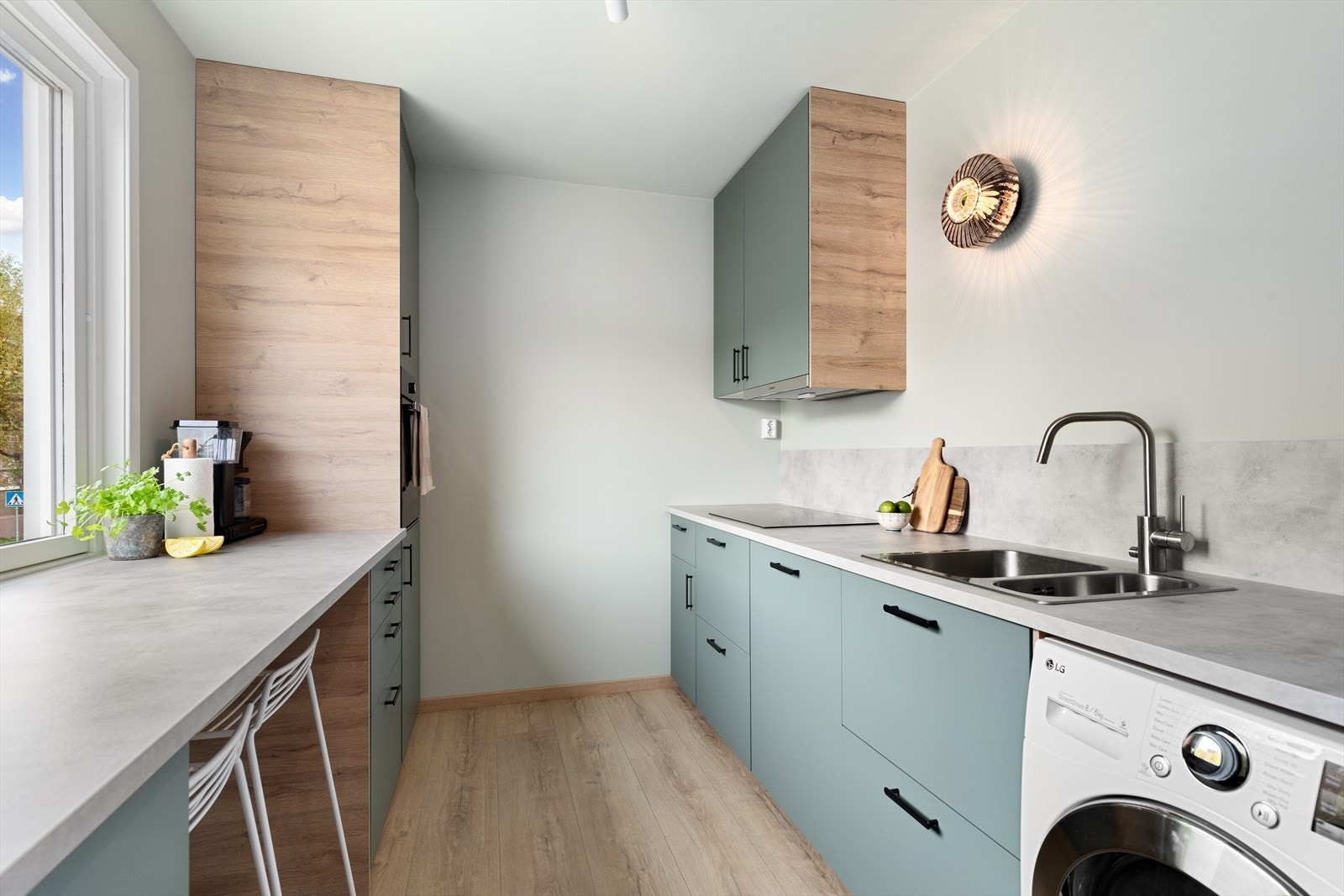 Lekkert og moderne kjøkken fra 2023 med innredning fra Ikea Galleribilde
