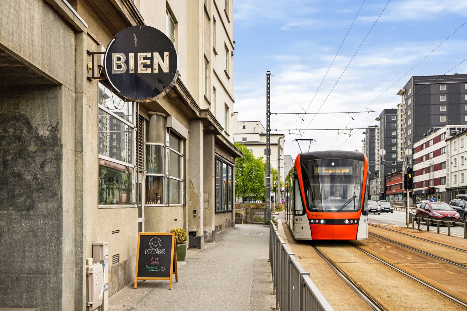 Fra leiligheten er det også gåavstand til bybane, og et få stopp tar deg til sentrum Galleribilde