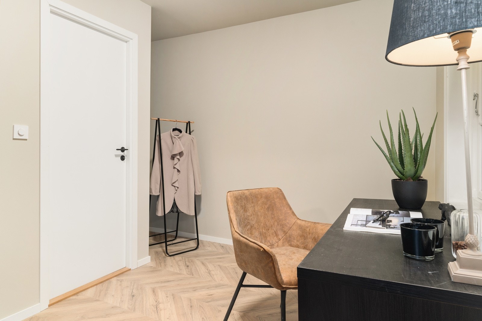 Det andre soverommet i 1.etg er også av god størrelse! Her har du gode muligheter for både hjemmekontor og gjesterom. Galleribilde