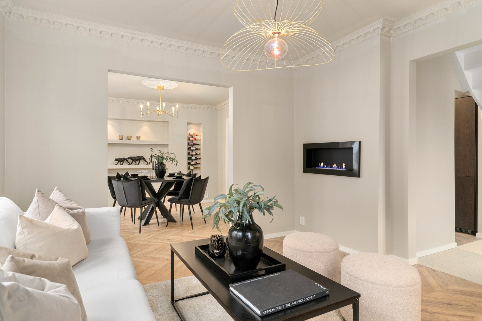 Dette er et nyoppusset klassisk bergenshus med 3 romslige soverom, 2 lekre bad, særpreg, og ikke minst en fantastisk beliggenhet i en av byens mest populære gater! Galleribilde