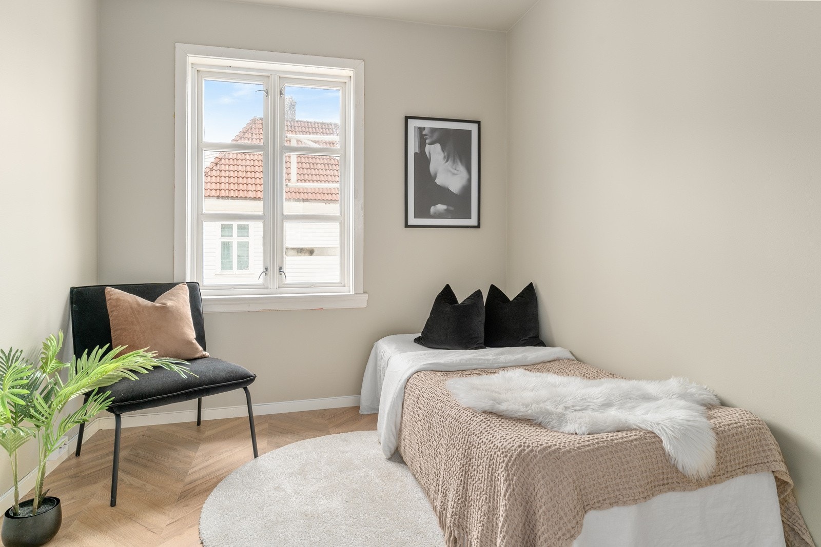 Det tredje soverommet er i 2.etg. Det er godt med lysinnslipp på alle rom. Galleribilde