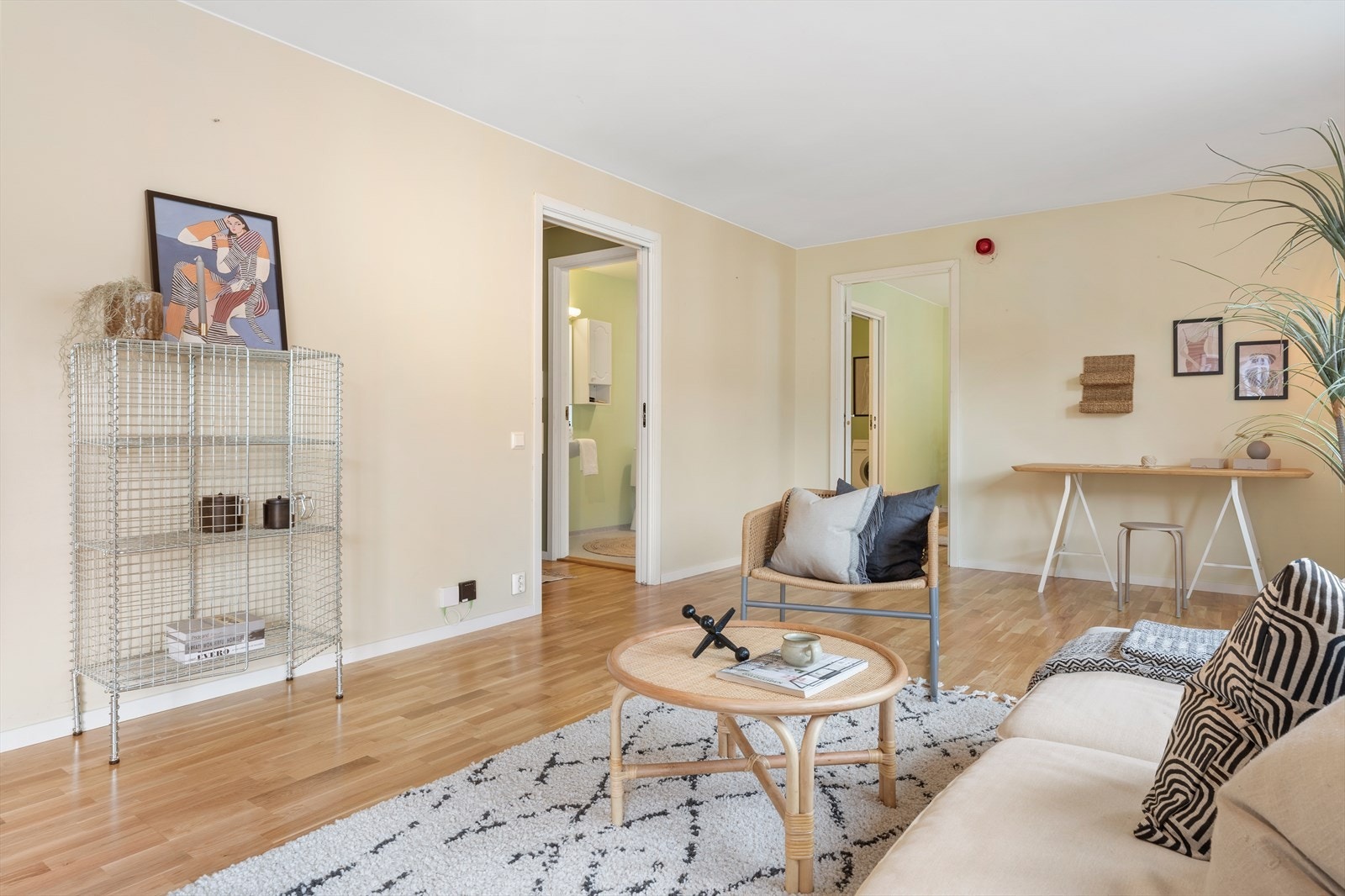 Det er en åpen stue-/kjøkkenløsning på hele 37m². Galleribilde