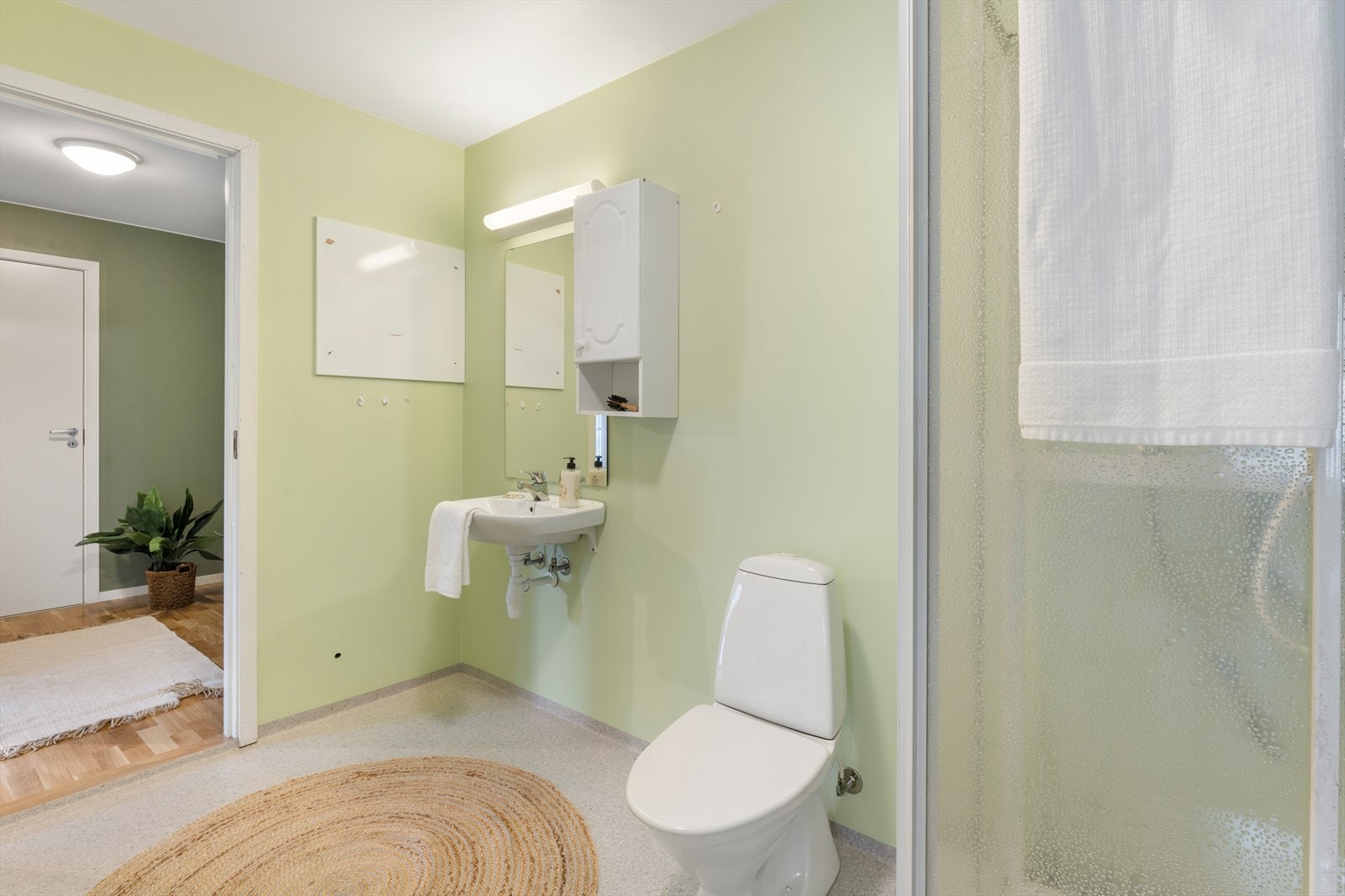 Praktisk bad med gode løsninger. Galleribilde