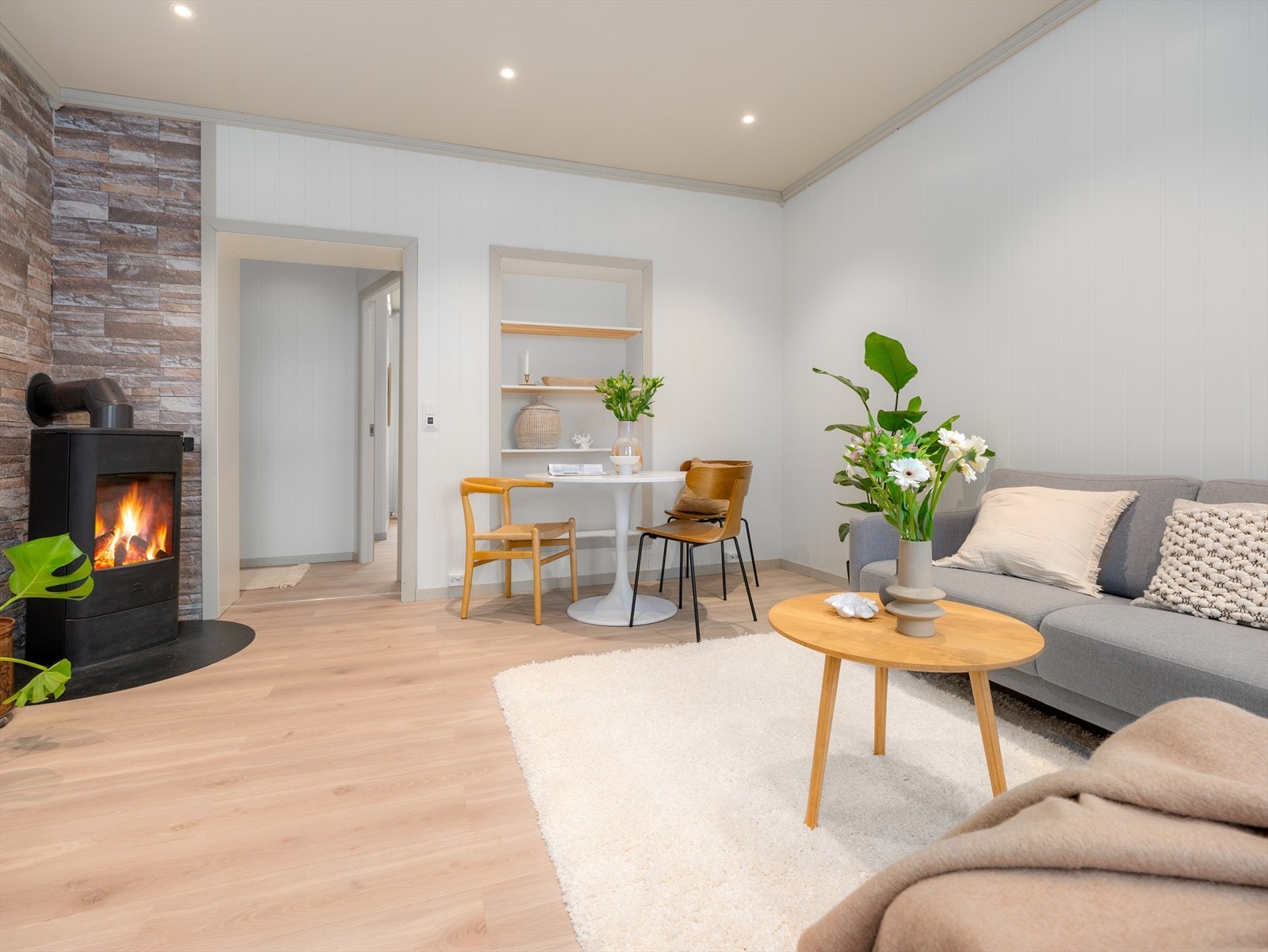 Leiligheten har en god planløsning med de ulike sonene behagelig adskilt fra hverandre. Galleribilde