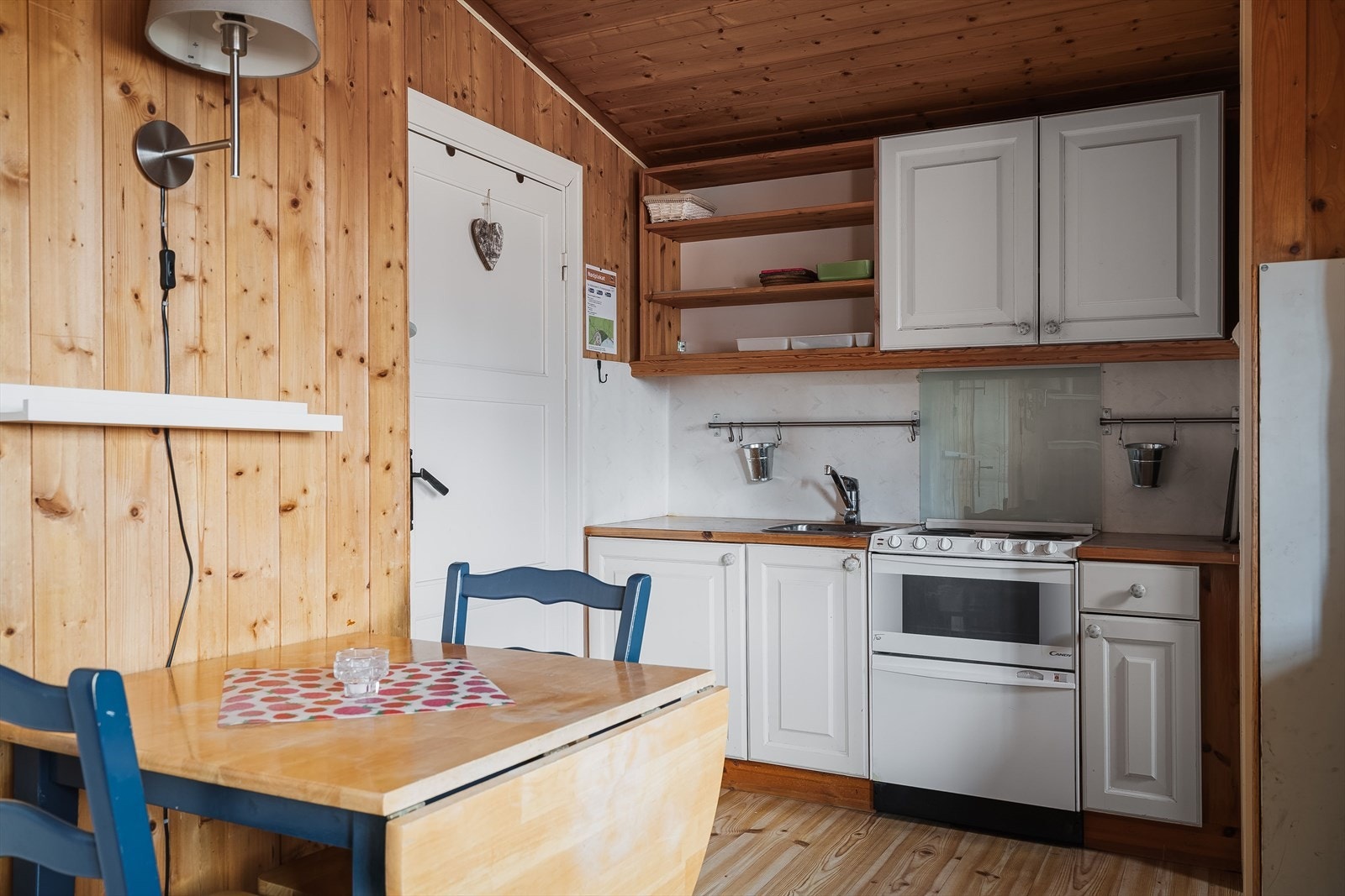 Hyttene holder en enkel hyttestandard og noe modernisering bør påregnes. Galleribilde