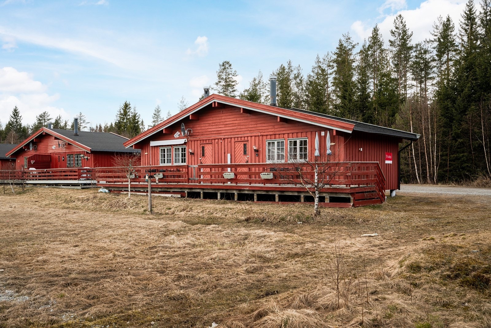 En hel tomannshytte med to ulike bruksenheter/eiendommer. Galleribilde