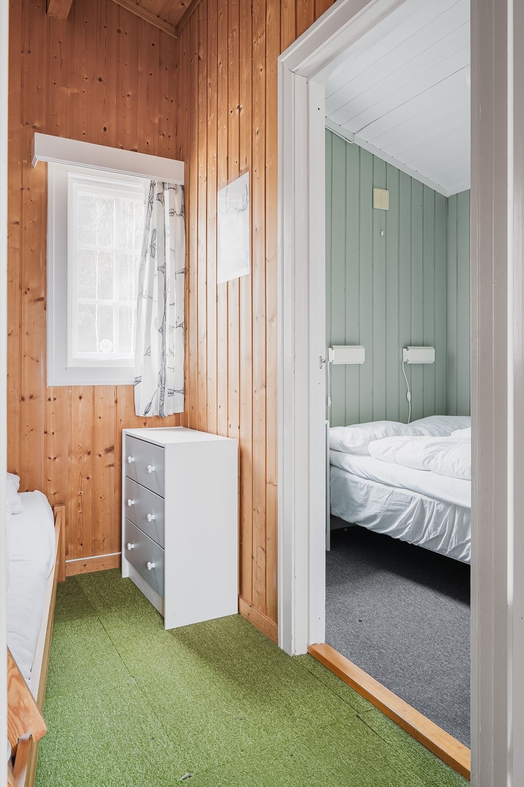 Det er også plass til kommode på soverommet. Galleribilde