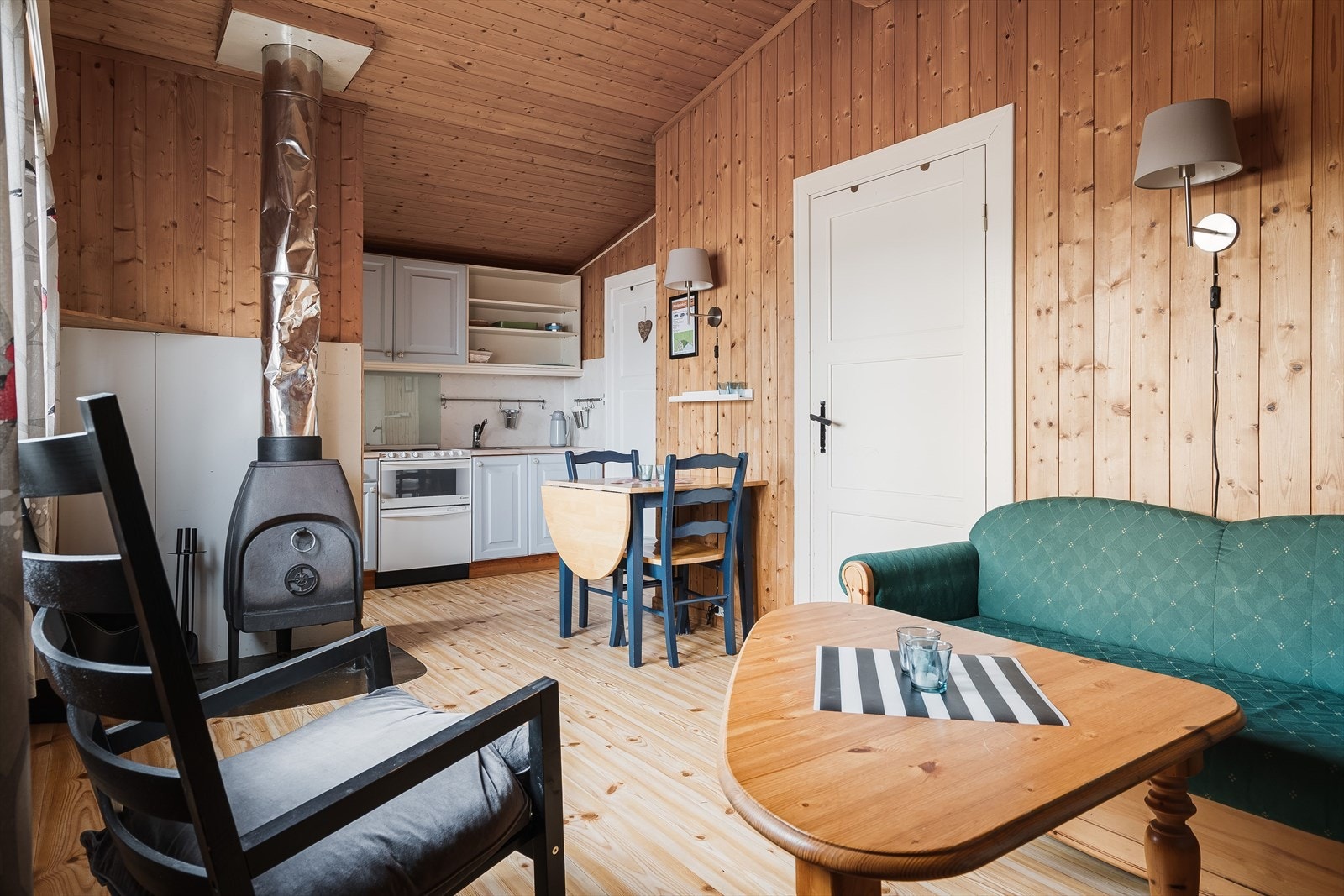 Hyttene har en arealeffektiv planløsning som utnytter plassen optimalt. Galleribilde