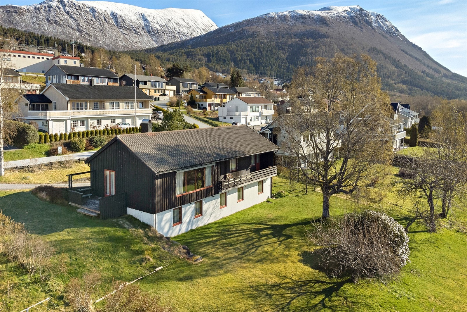 Boligen går over to plan og er oppført i 1972 Galleribilde