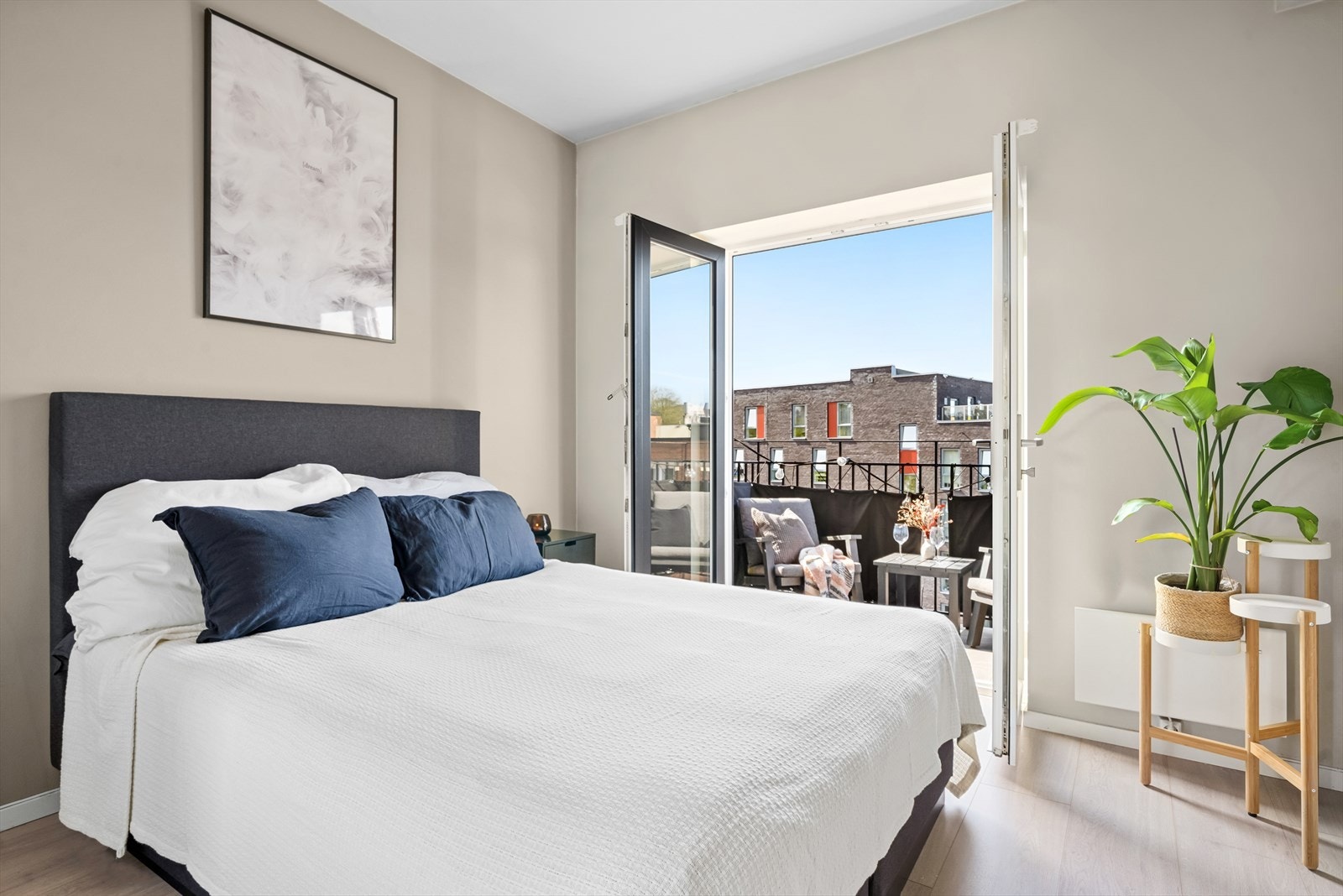 Rommet vender mot bakgården. Galleribilde