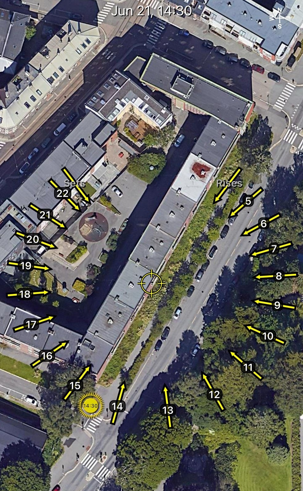 Illustrasjon av solforholdene midtsommers. Sol på brannbalkongen utenfor stuen fra tidlig morgen til ca. kl. 14:30. Galleribilde