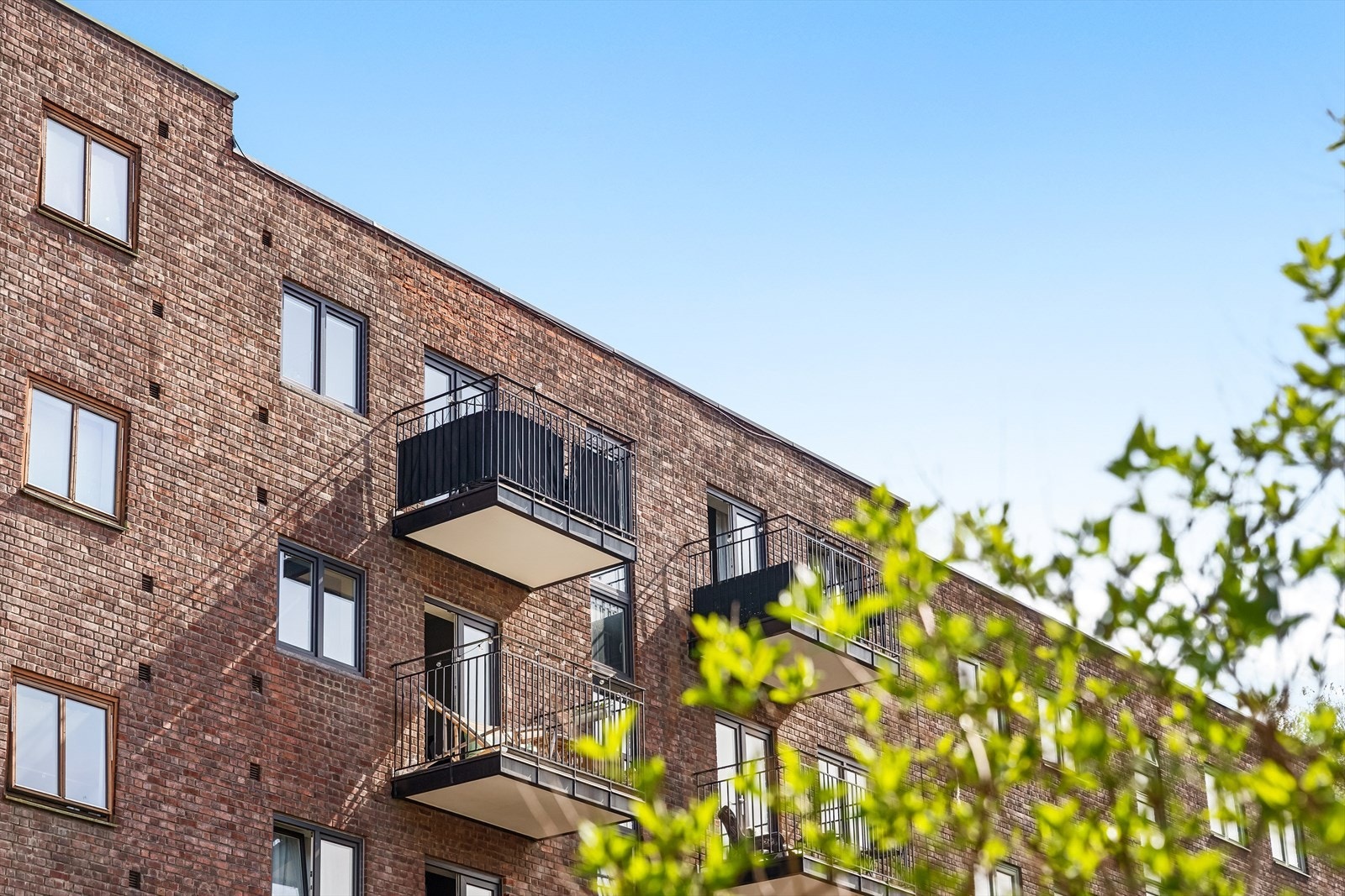 Balkongen ligger høyt og fritt med svært gode solforhold. Galleribilde