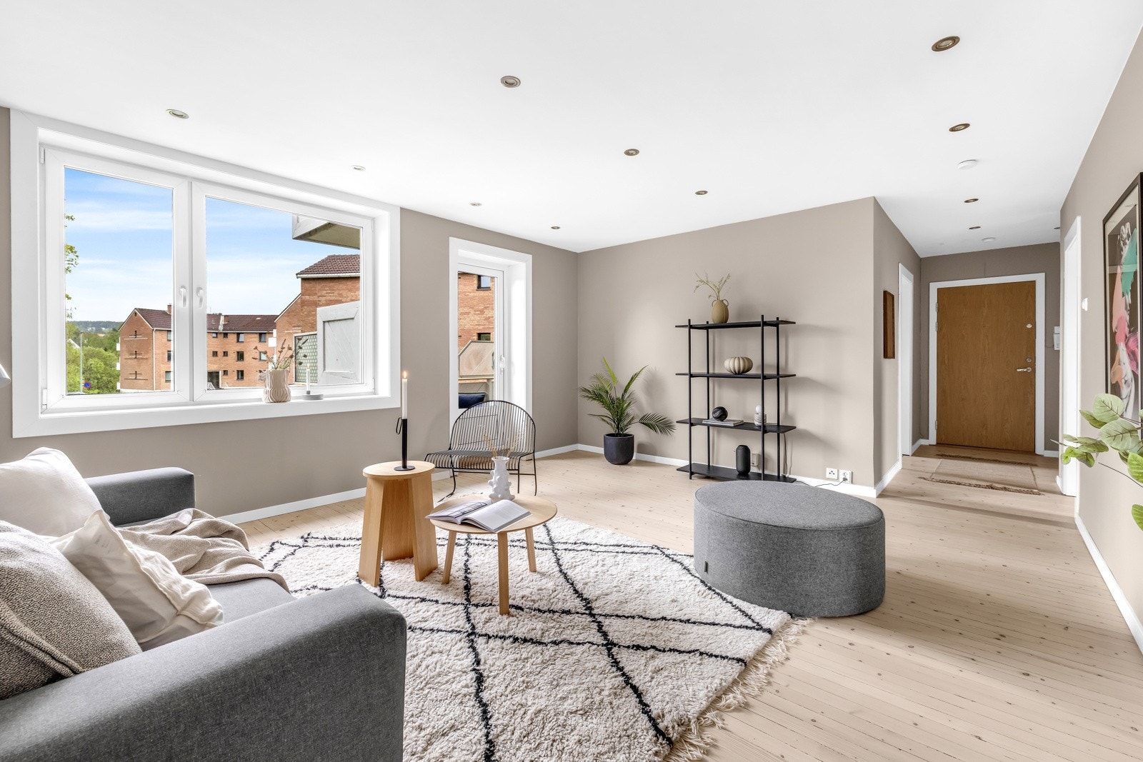 Privatmegleren og Erik Ahlsrød ønsker velkommen til Stjerneblokkveien 11! Galleribilde