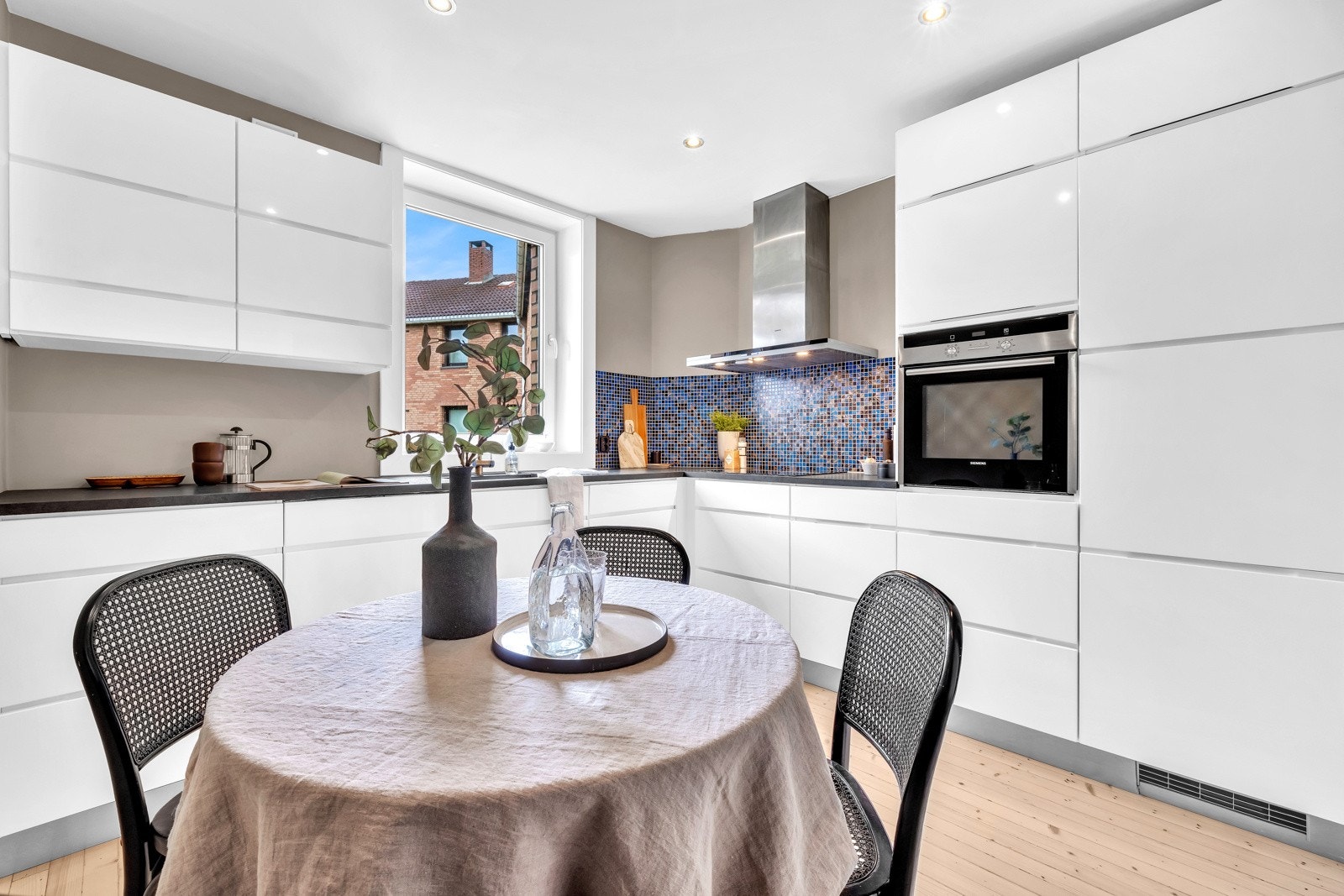 Kjøkkeninnredninger er levert av Kvik. Galleribilde