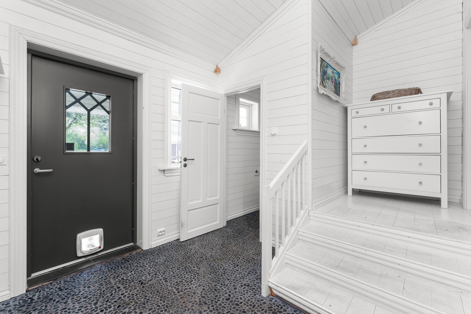I nyere påbygg er også hovedinngang med toalettrom Galleribilde