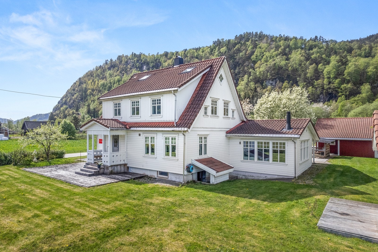 Boligen er totalrenovert så her er det bare å flytte rett inn og gjøre det til ditt eget Galleribilde