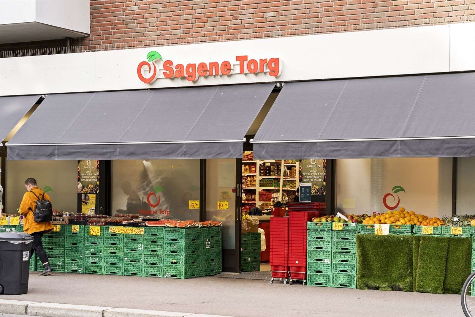 Du finner også et godt utvalg av matbutikker, som Rema 1000, Extra Sagene, Sagene Torg og døgnåpen Joker, i området. Galleribilde