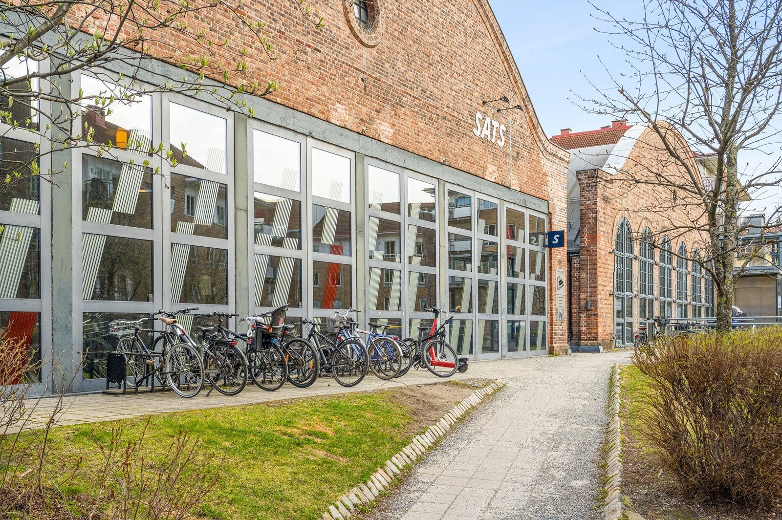 Like utenfor døren finner du treningssenteret SATS! Galleribilde