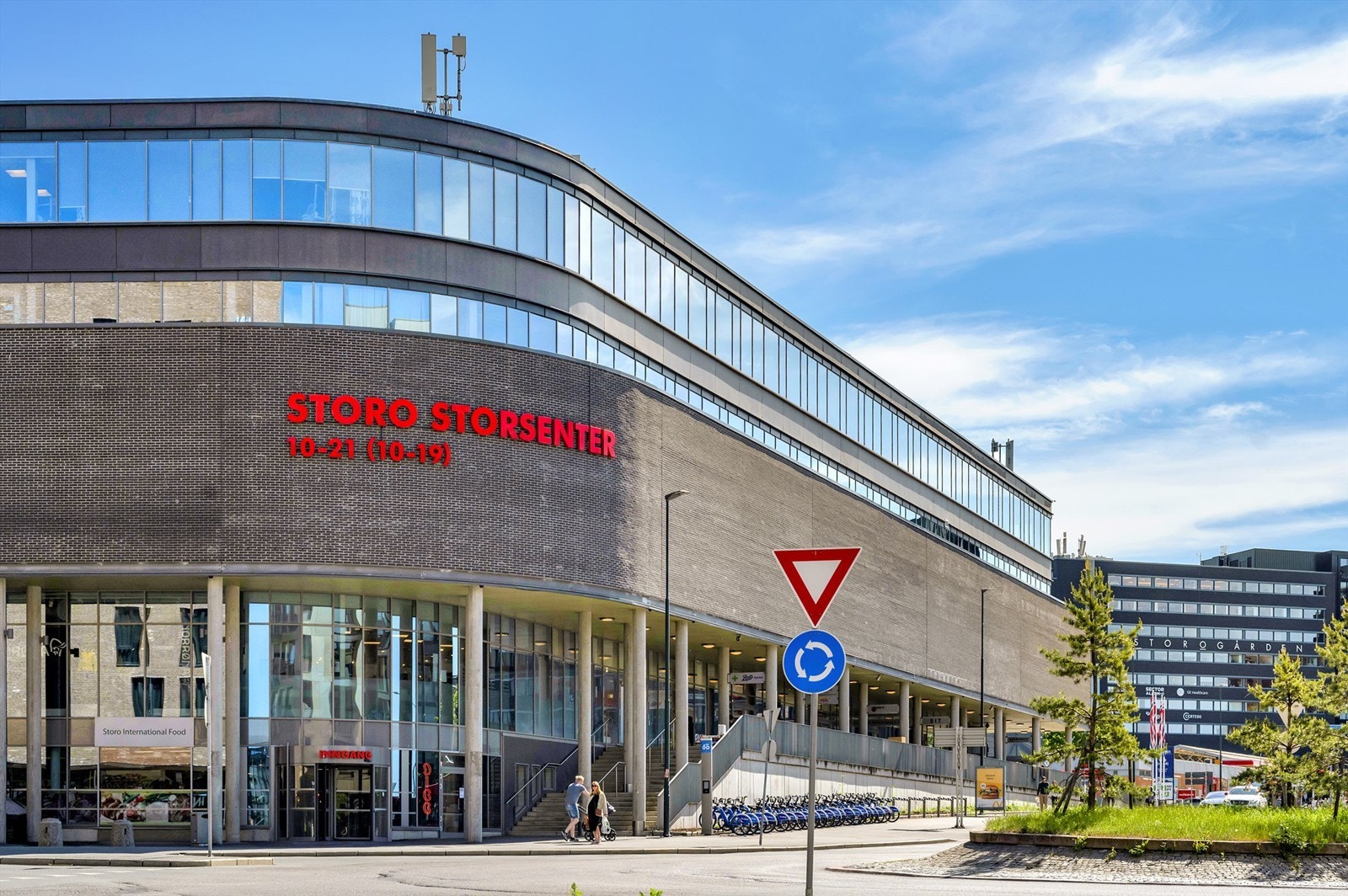 Storo Storsenter med sine mange servicetilbud. Galleribilde
