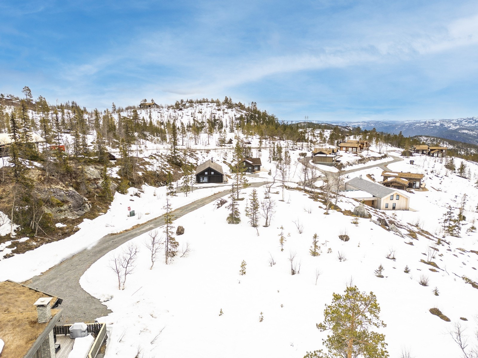 Tomten er på hele 2 785,5 m² og ligger ca. 760 meter over havet. Galleribilde