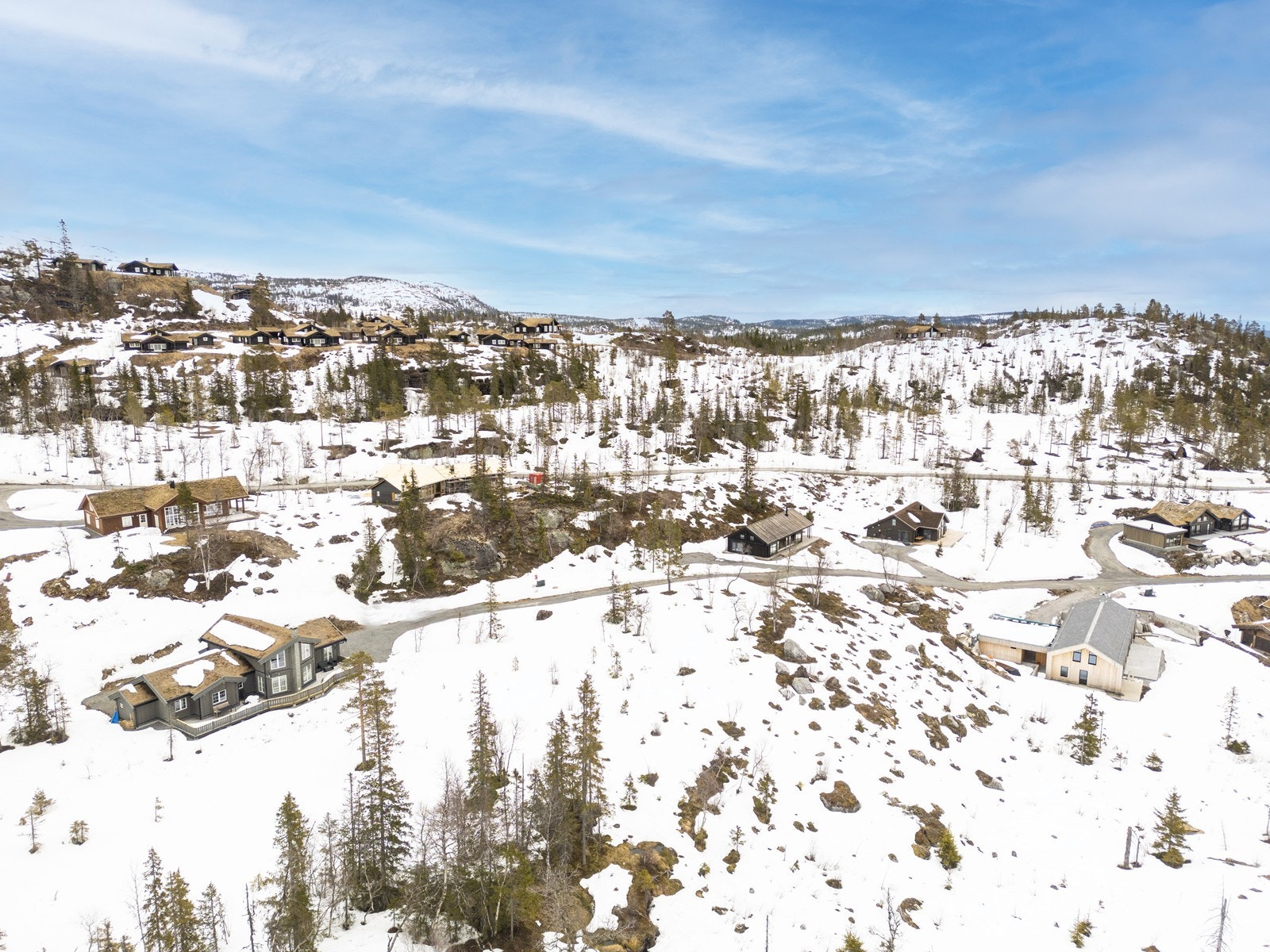 Her har man nydelige utsikts- og solforhold i et område ved Djupsjøen med vakker fjellnatur og flotte turløyper sommer som vinter. Galleribilde