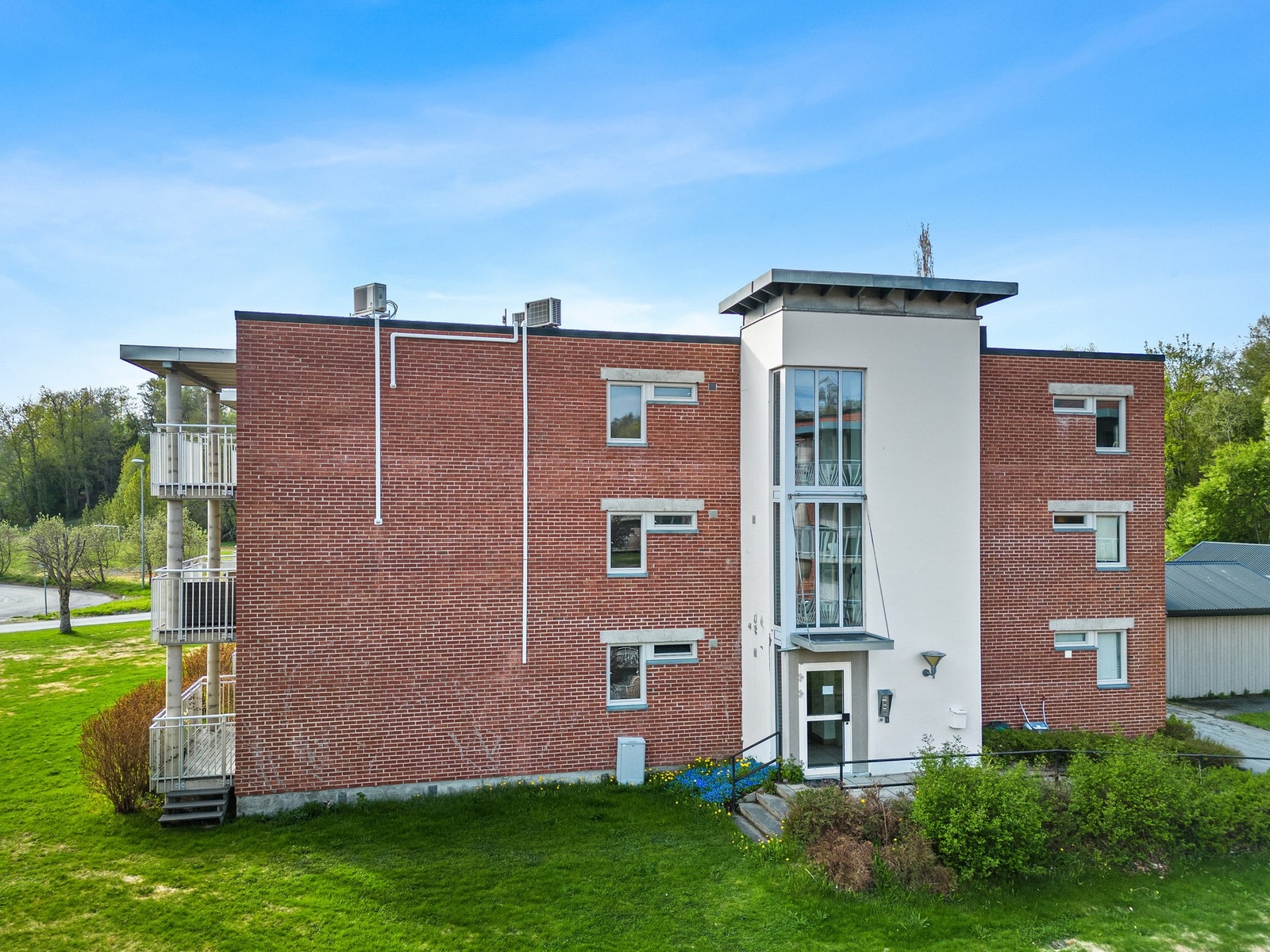 Attraktiv beliggenhet og borettslag med lave felleskostnader. Galleribilde