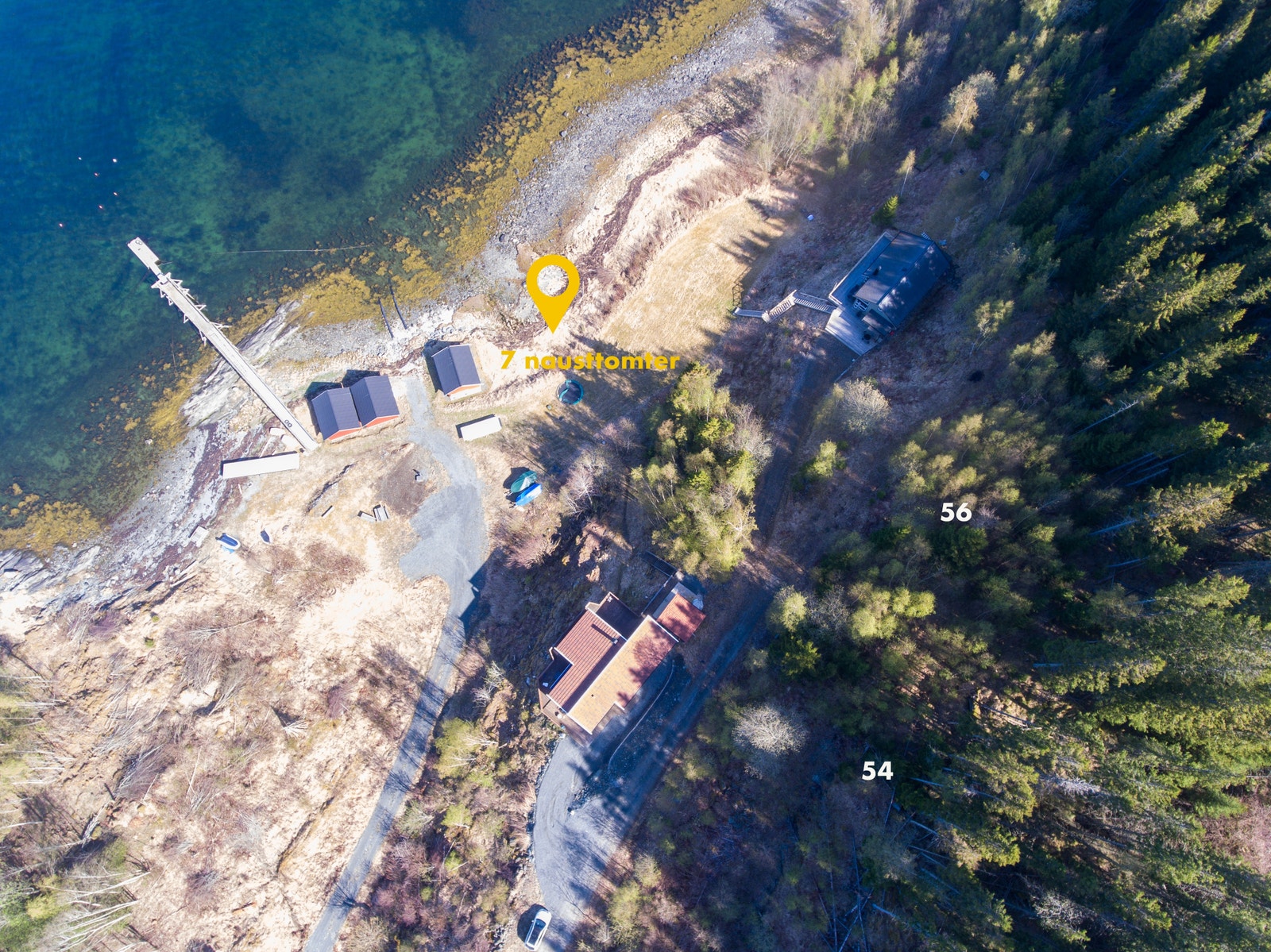 Det er mulighet for kjøp av 7 nausttomter i tilknytning til eksisterende naust Galleribilde