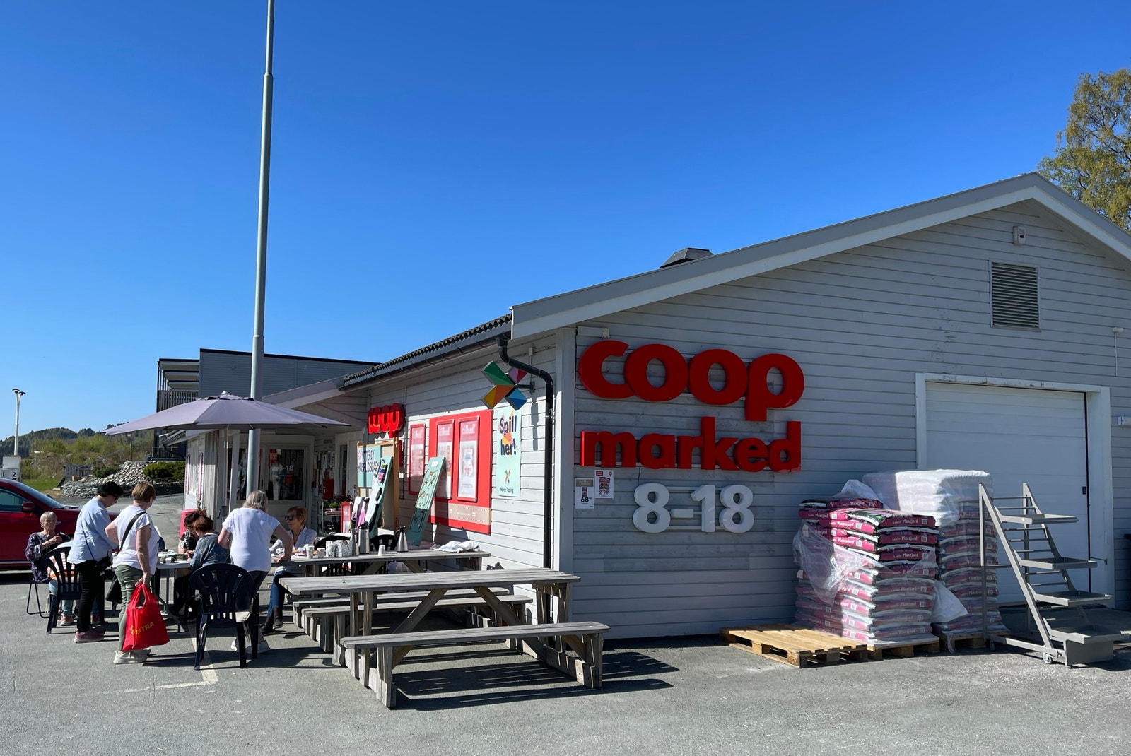 Nærbutikken på Ytterøy er omtrent 6 minutters sykkeltur unna hyttefeltet Galleribilde