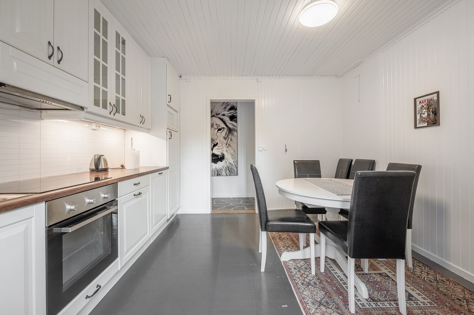 Plass til spisebord på kjøkkenet. Galleribilde