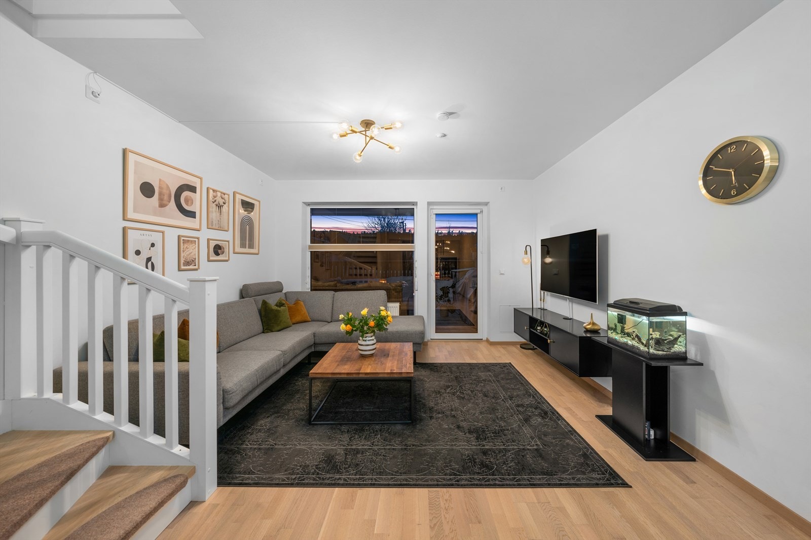 Innbydende stue i kombinasjon med kjøkken. Galleribilde