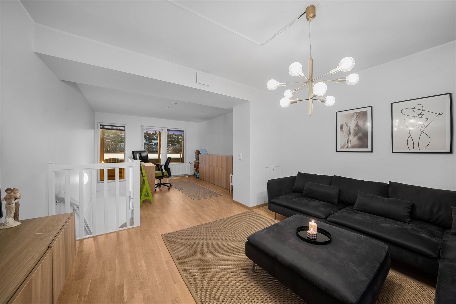 Malte overflater og parkett på gulv. Galleribilde