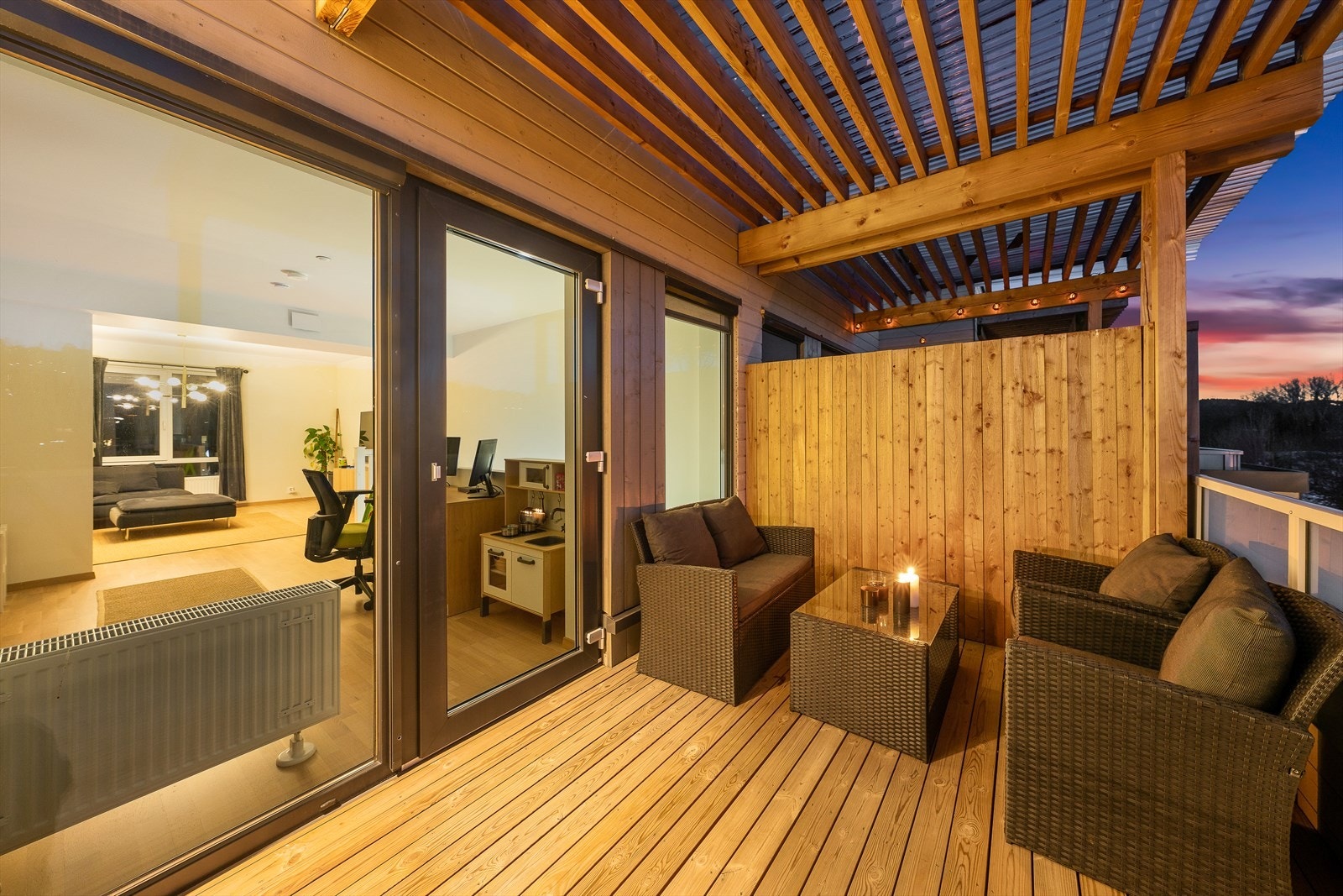 Terrasse med utgang fra stue i 3.etasje på 10 m². Galleribilde