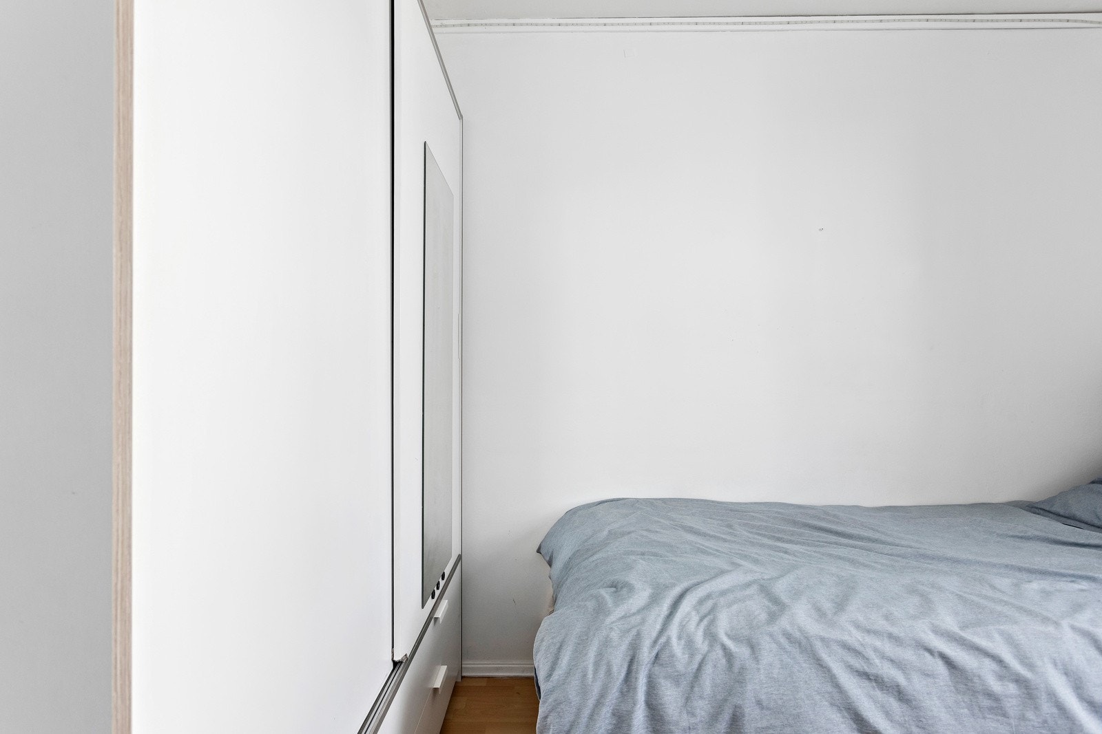 Dette rommet passer perfekt som barnerom, gjesteværelse eller hjemmekontor Galleribilde