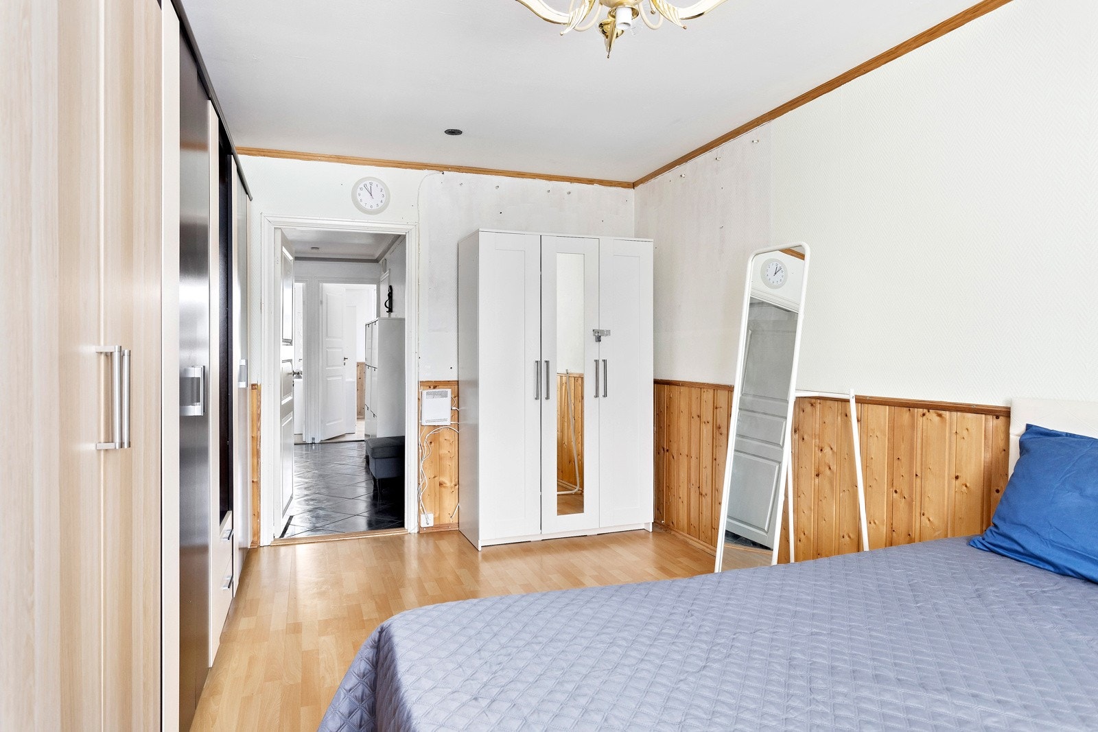 Et stort vindu sørger for godt med lysinnslipp Galleribilde